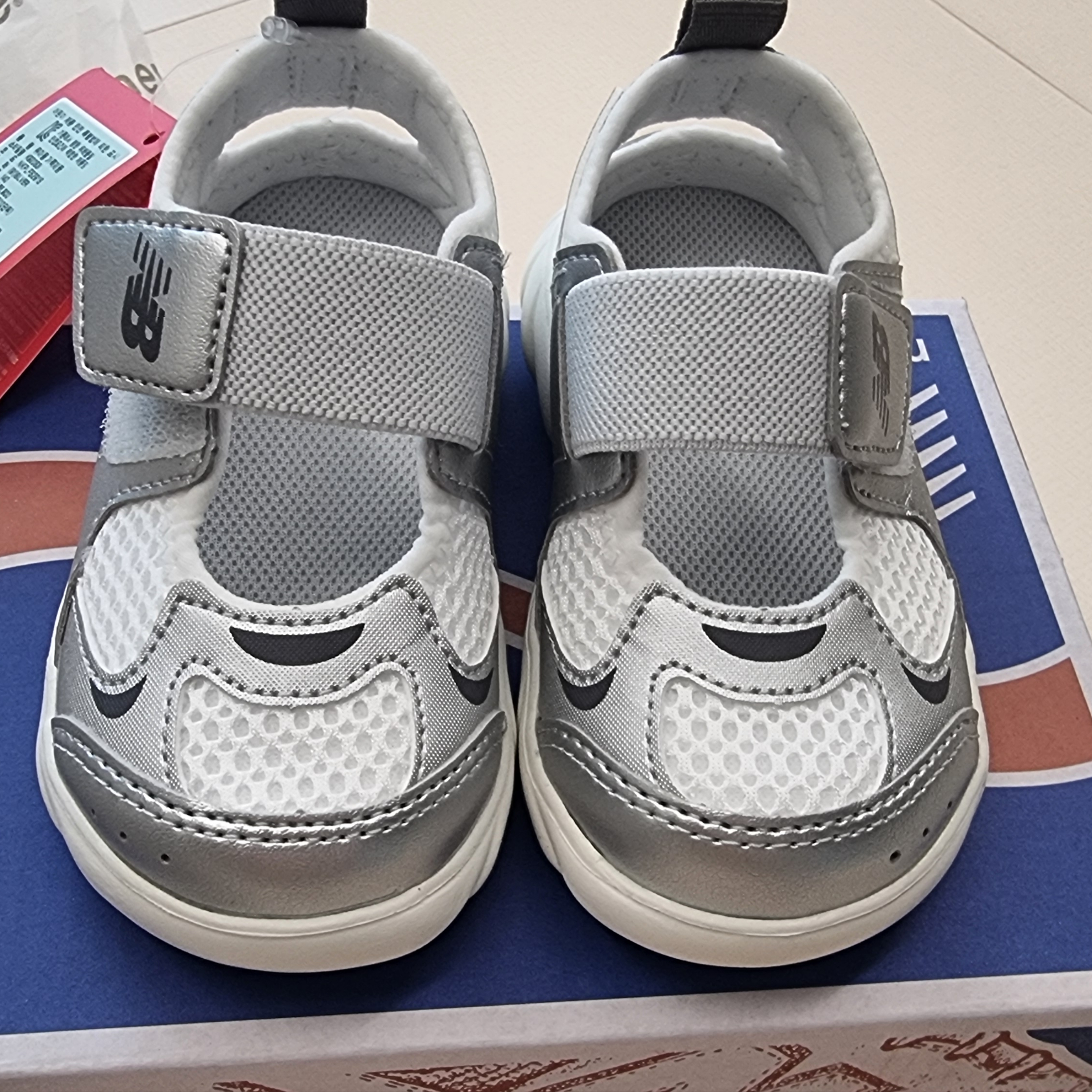 (TD) New Balance Freedle 920 Sandal Silver 착용 스타일 - 1