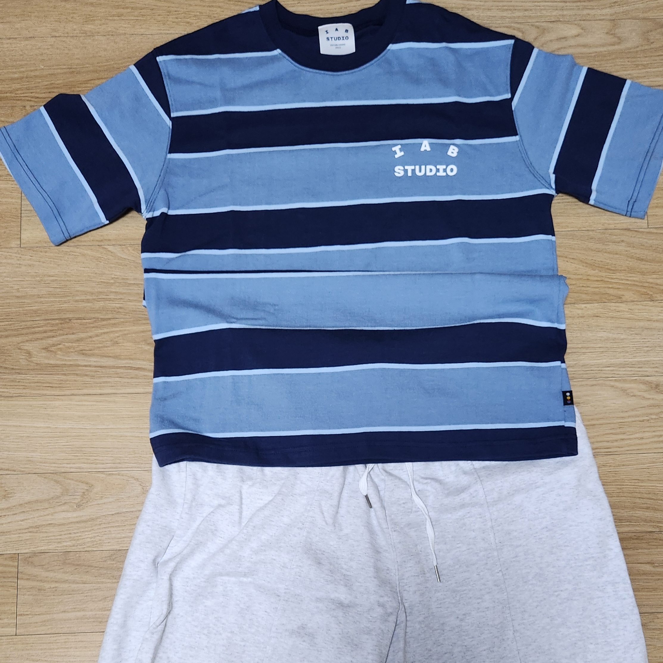 IAB Studio Striped T-Shirt Blue White 착용 스타일
