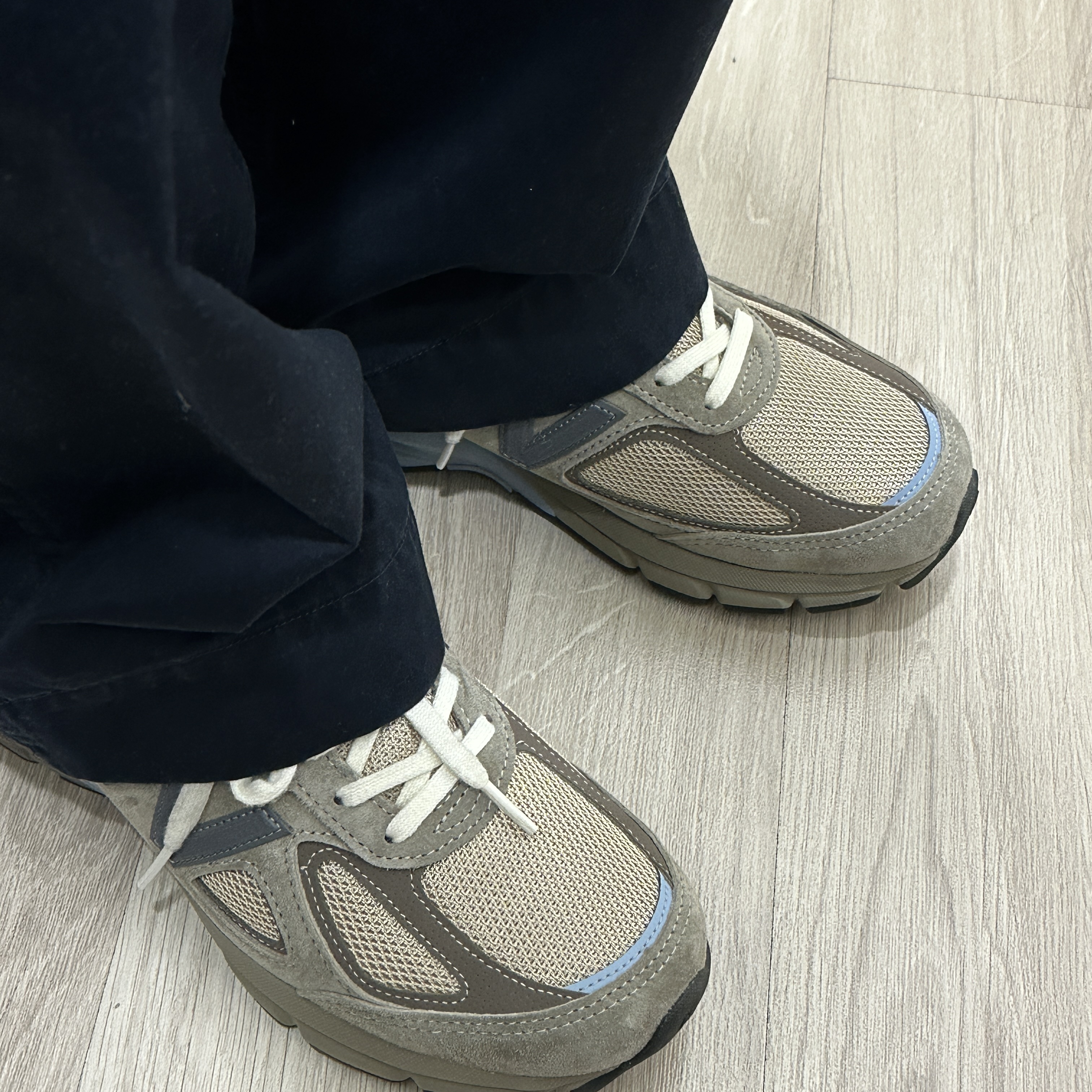 New Balance x Auralee 990v4 Made in USA London Fog 착용 스타일