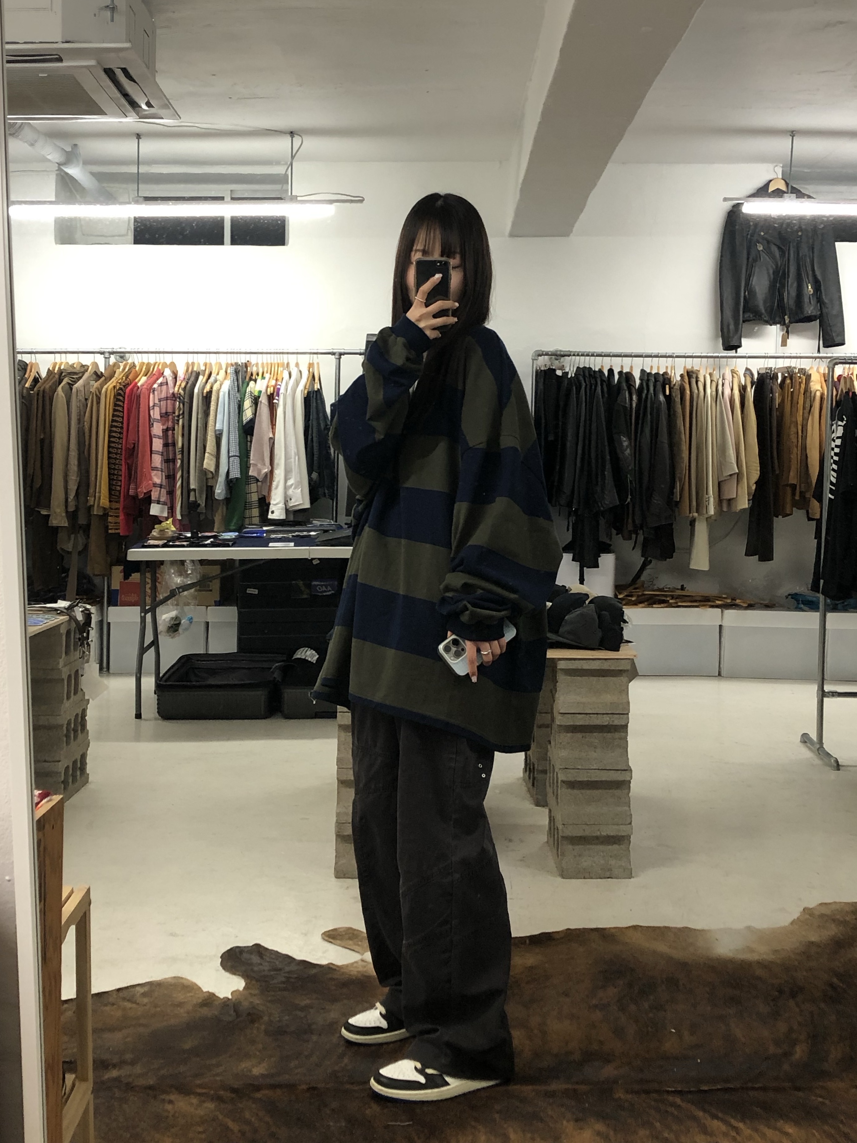 MJD Oversized Stripe Rugby Shirt Khaki, Jordan 1 x Travis Scott x Fragment Retro Low OG SP Military Blue 착용 스타일