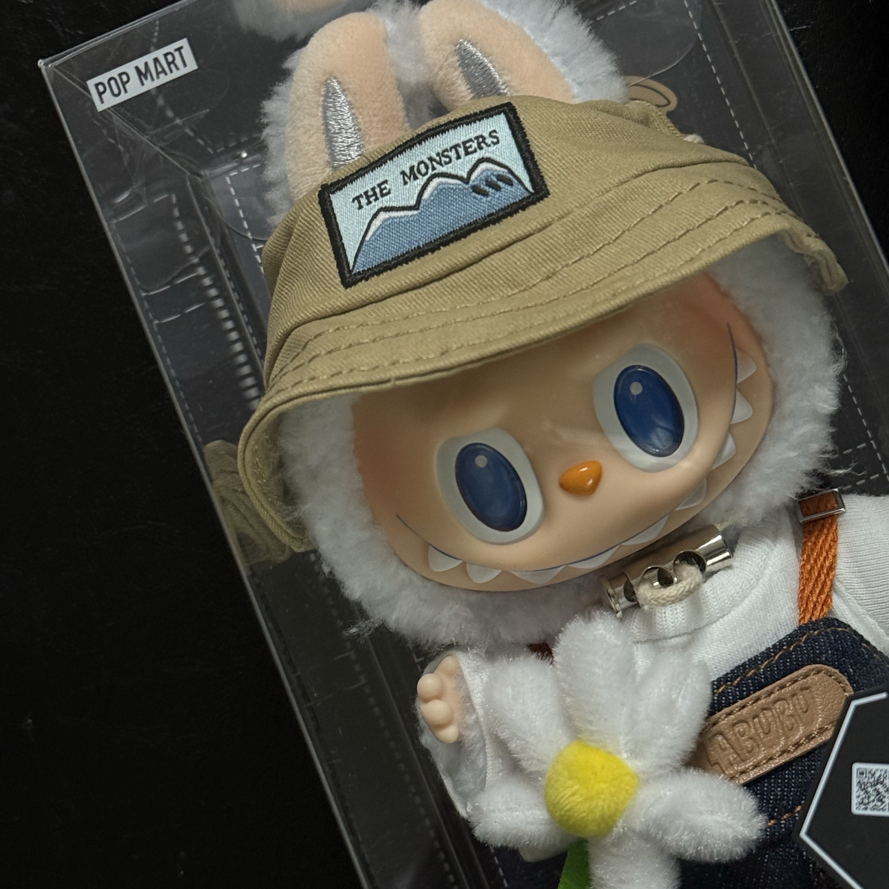 Pop Mart Fall In Wild Labubu Series Toy Keyring 착용 스타일