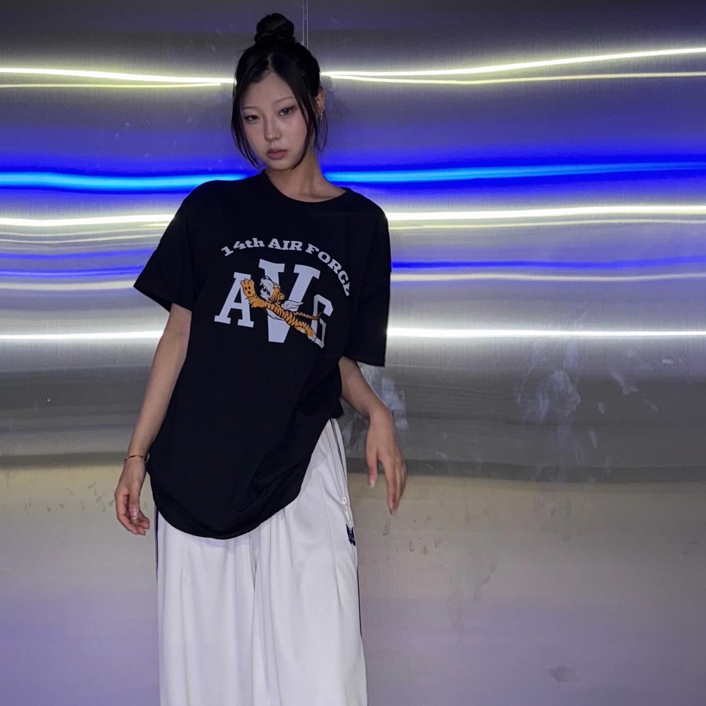 Gildan X American Collection AVG TIGER T-Shirt Black 착용 스타일 - 2
