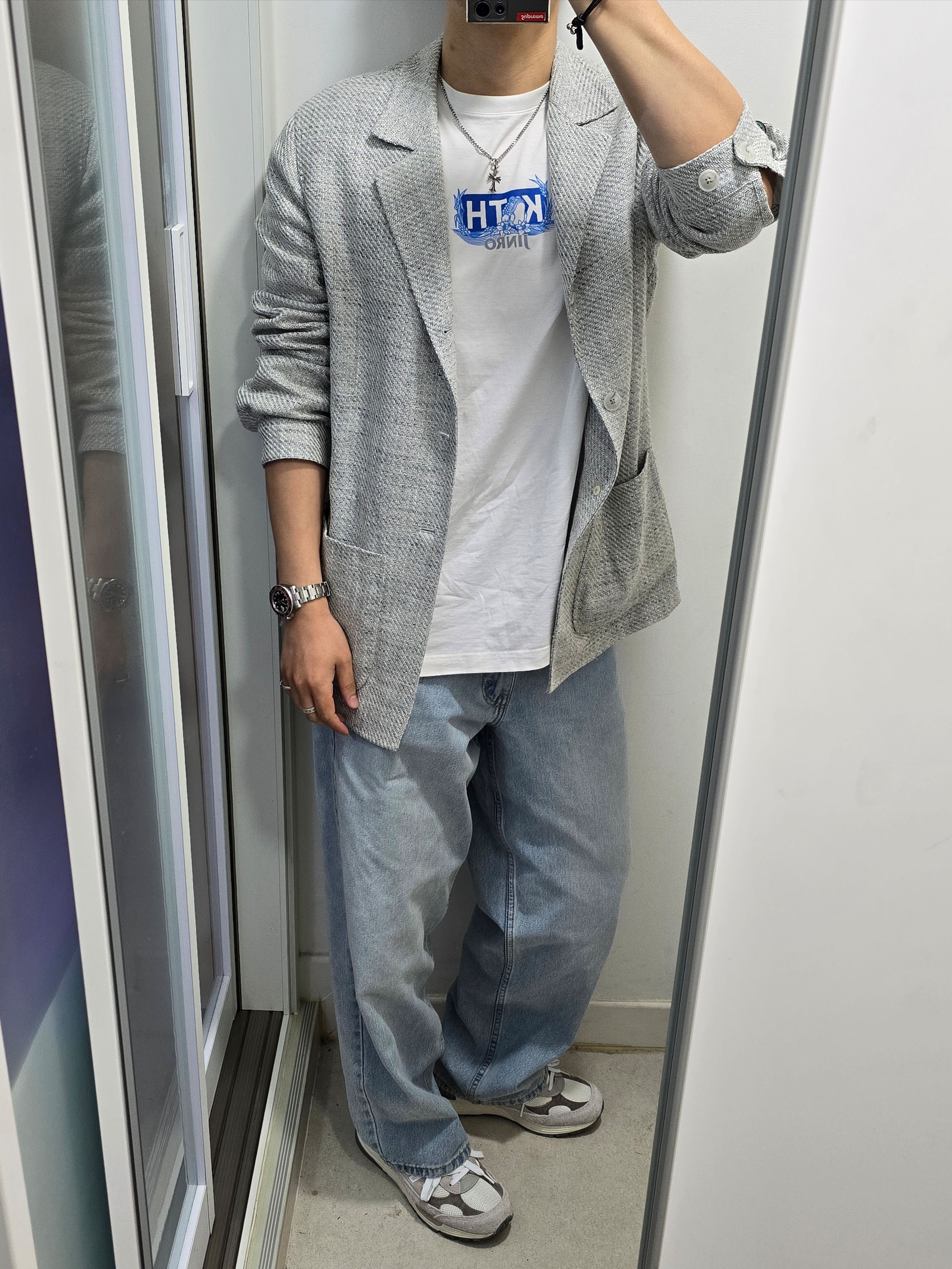 Kith x Jinro Box Logo T-Shirt White, New Balance 992 Made in USA Moonrock Mushroom 착용 스타일