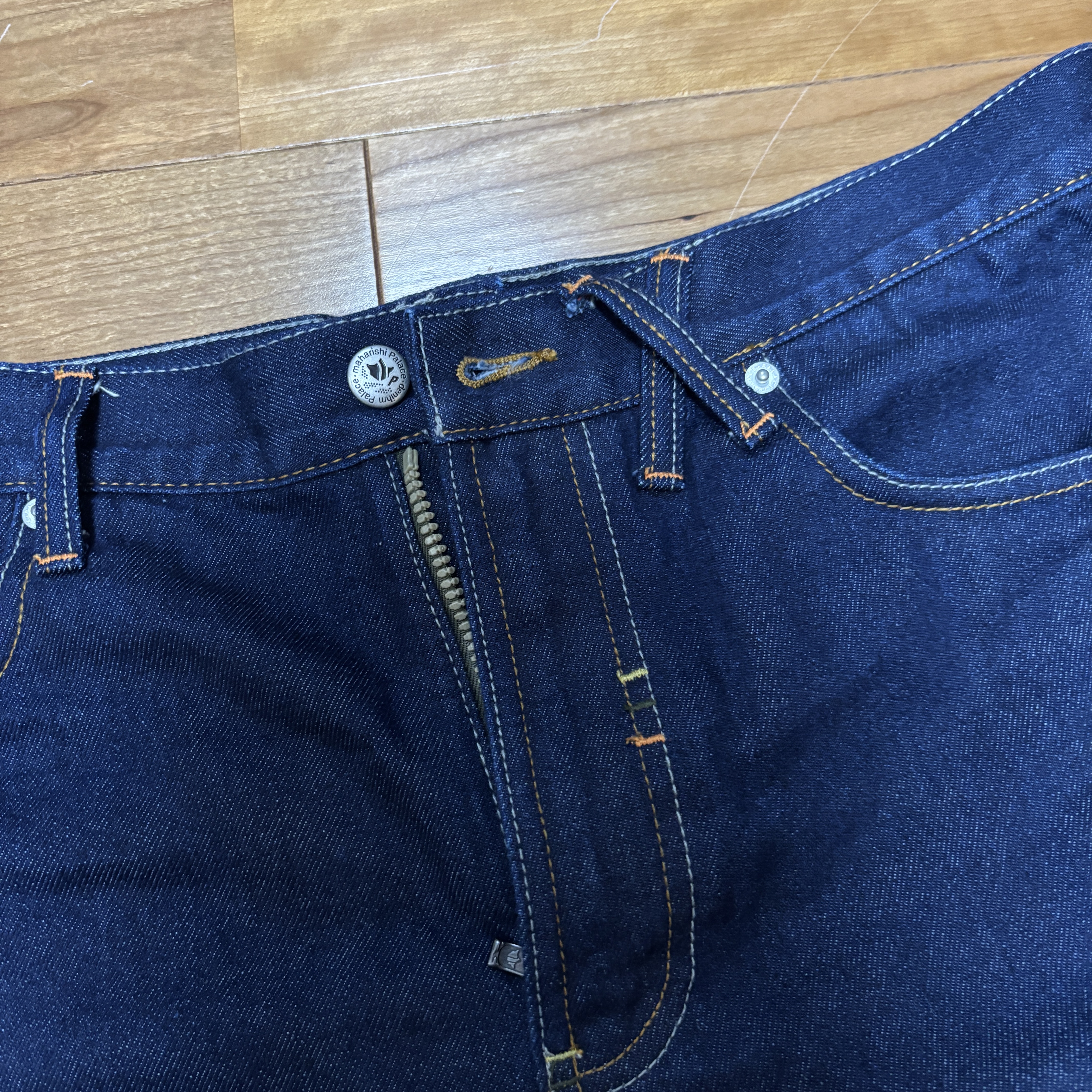 Palace x Maharishi Baggy Denim Short Indigo - 25SS 착용 스타일 - 3