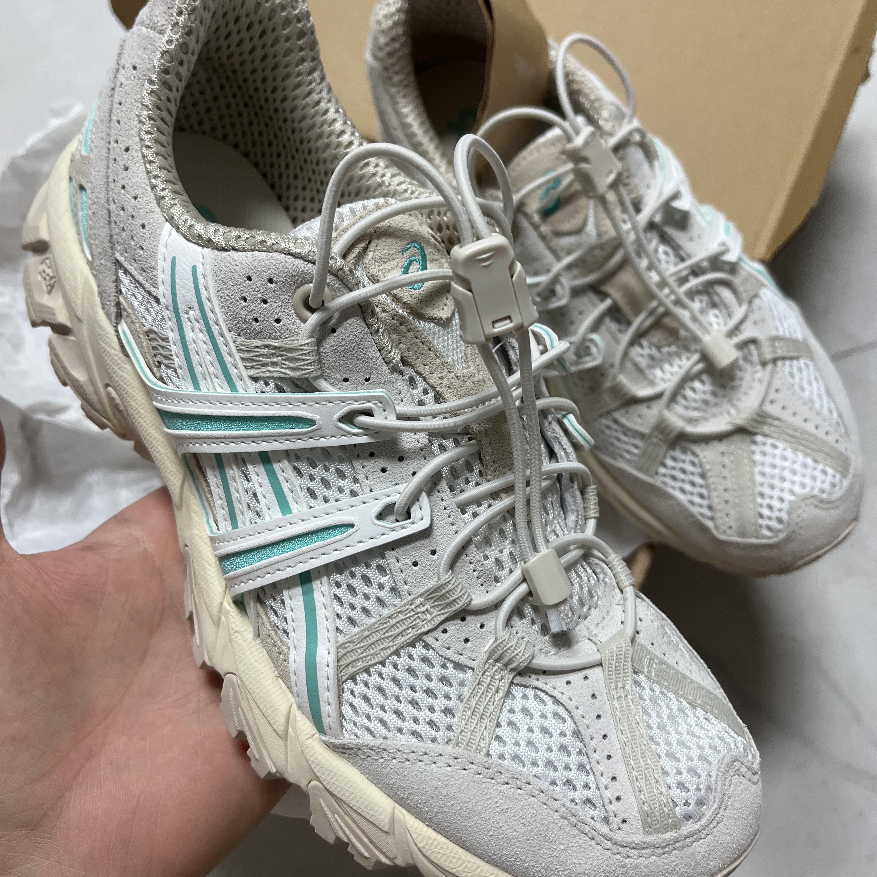 Asics Unlimited Gel-Sonoma 15-50 White Aqua 착용 스타일