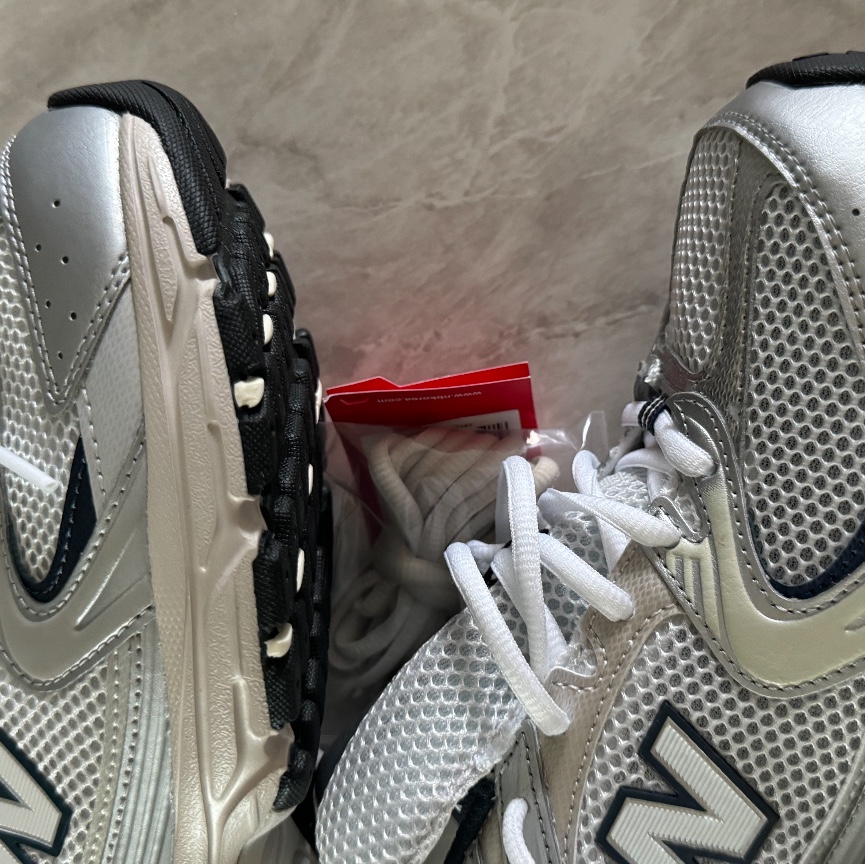 New Balance 530 Steel Grey 착용 스타일 - 2