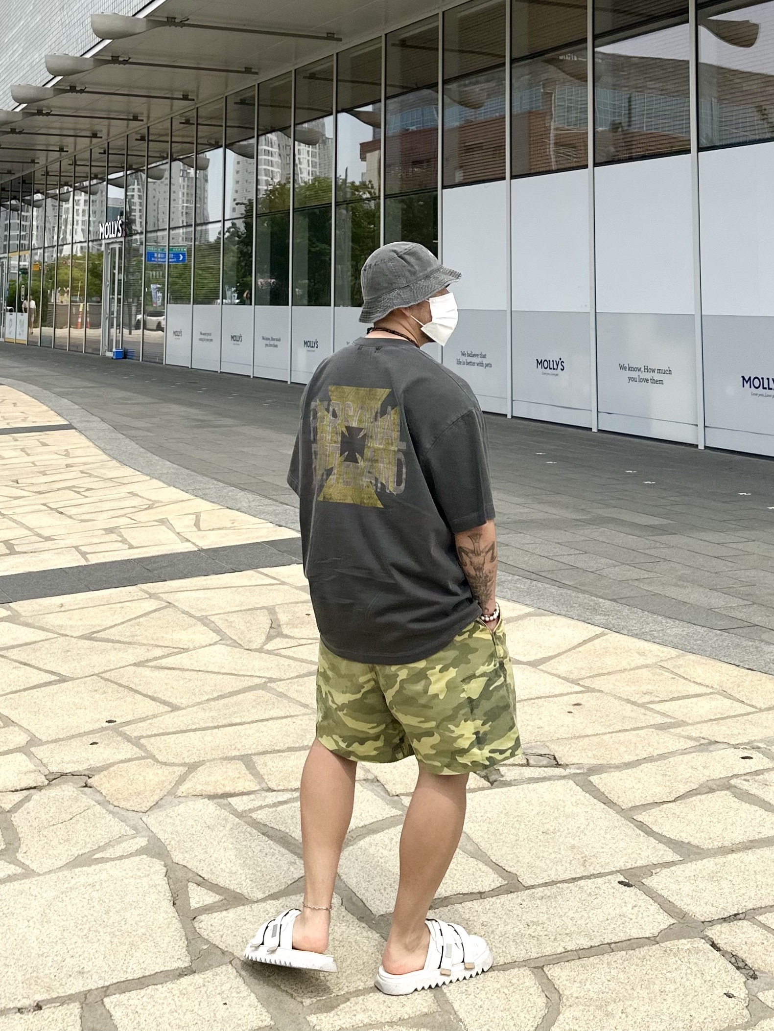 Stussy Washed Stock Bucket Hat Charcoal 착용 스타일 - 4