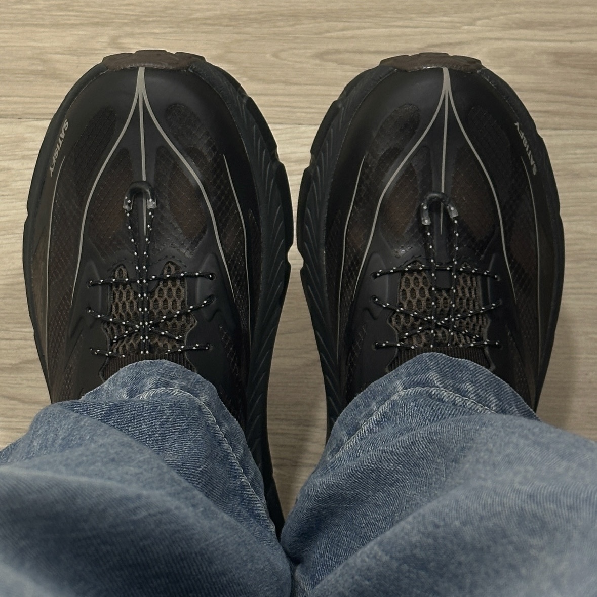 Hoka x Satisfy Mafate Speed 4 Lite Coffee 착용 스타일