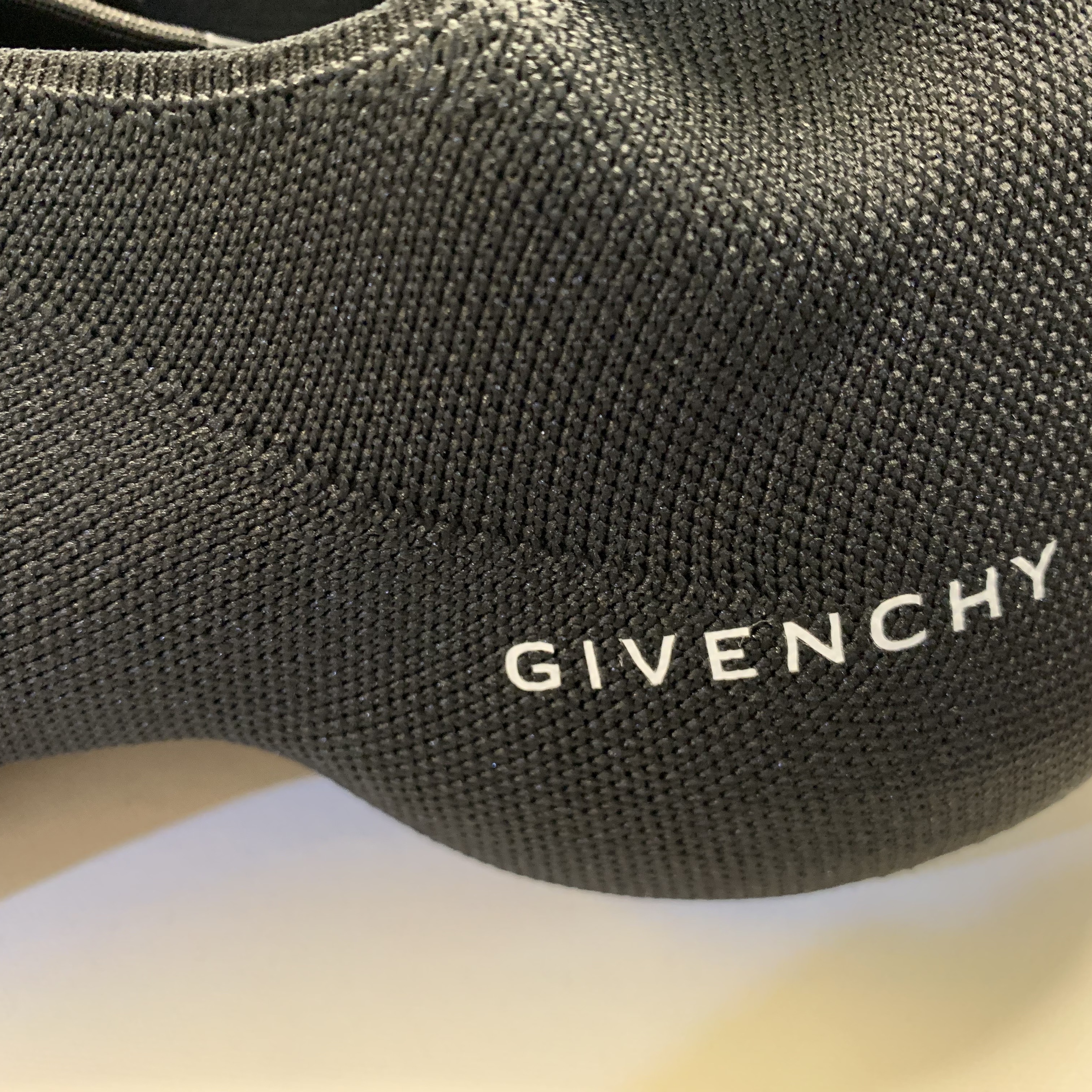 Givenchy TK-360 Knit Sneakers Black 착용 스타일