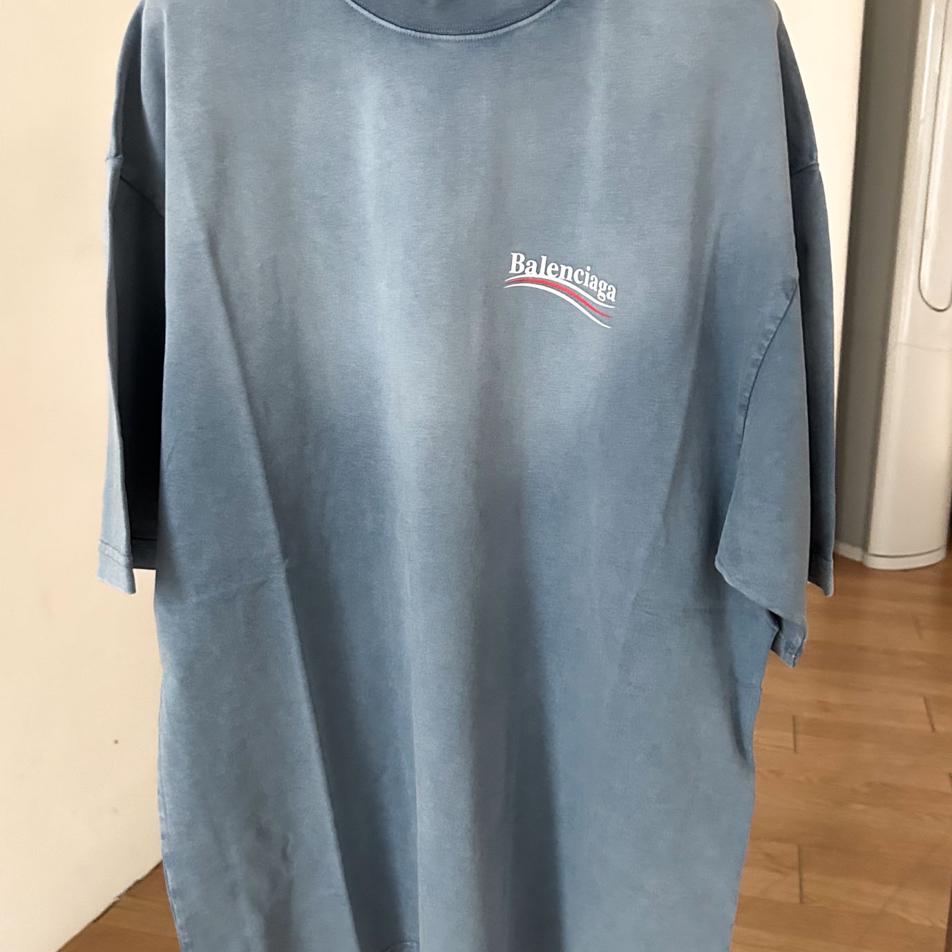 Balenciaga Vintage Jersey Political Campaign T-Shirt Faded Blue 착용 스타일 - 1