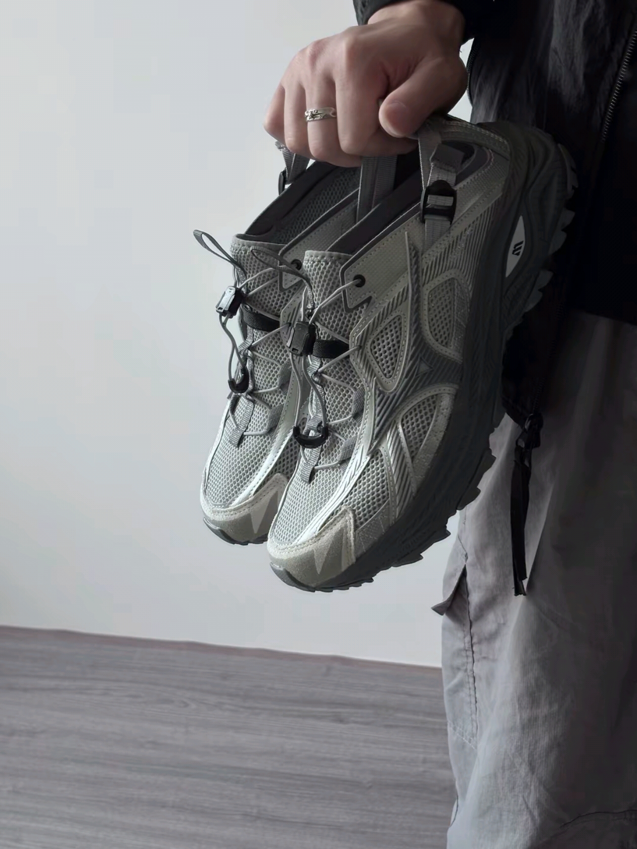 Mizuno Racer Trail SE Silver Grey 착용 스타일 - 2