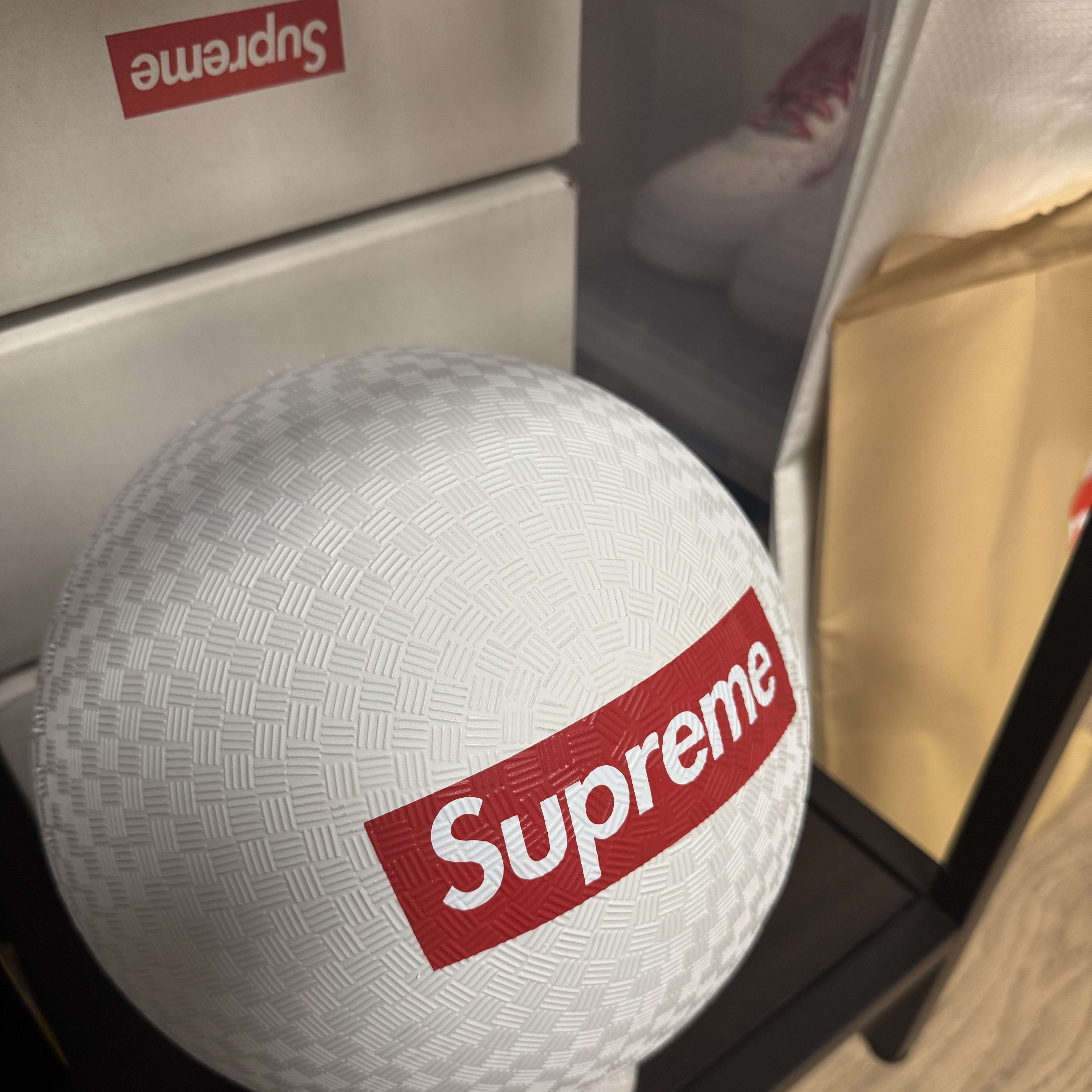 Supreme × Franklin Playground Ball White Supreme Franklin Playground Ball White - US