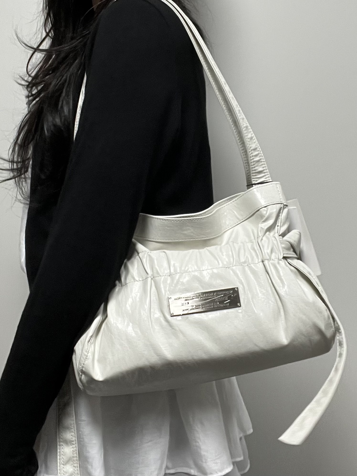 Matin Kim Faux Leather Seashell Mini Bag Ivory 착용 스타일