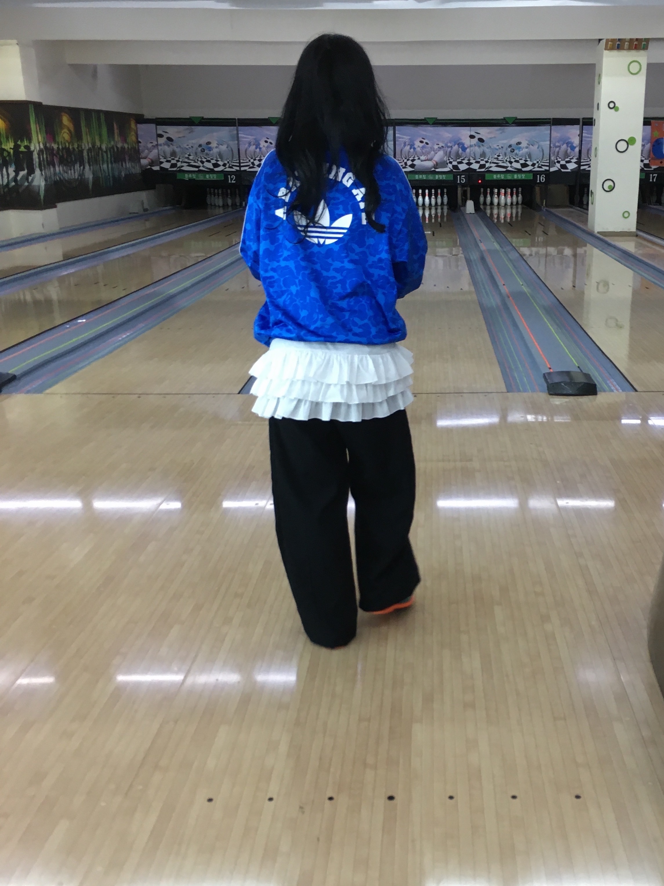 Adidas x BAPE Allover Print Track Top Blue - KR Sizing, Adidas Yeezy Foam RNNR Onyx 착용 스타일 - 2