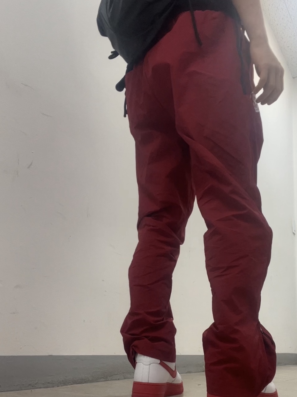 Nike Air Force 1 Low White Red Midsole 착용 스타일 - 2