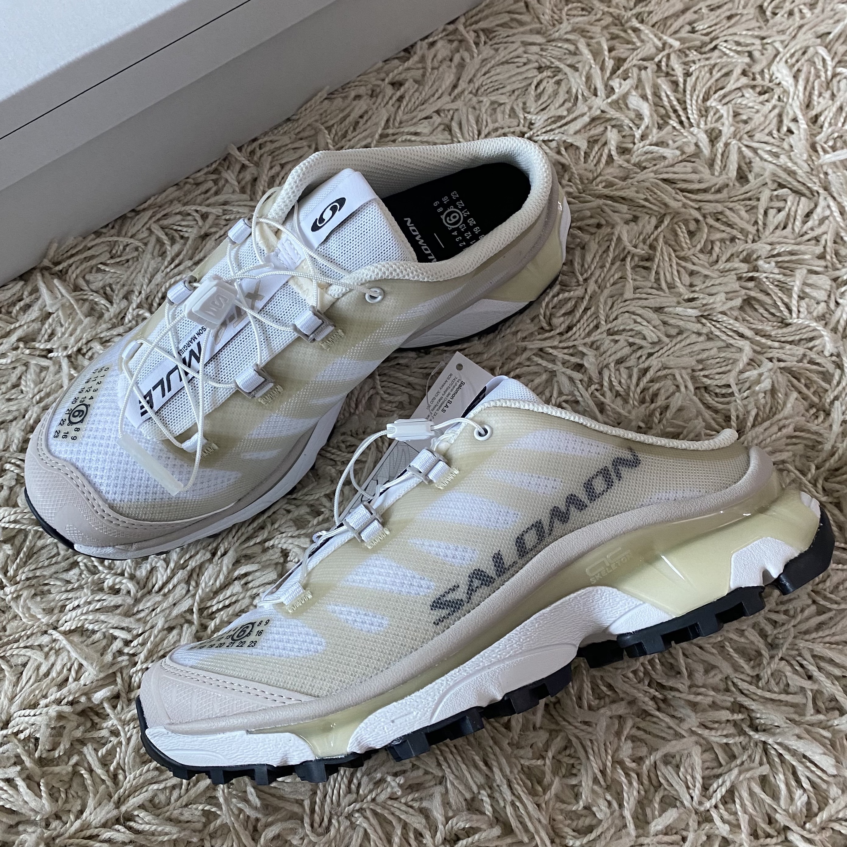 Salomon x MM6 Maison Margiela XT-4 Mule 2 White Green Haze 착용 스타일 - 1
