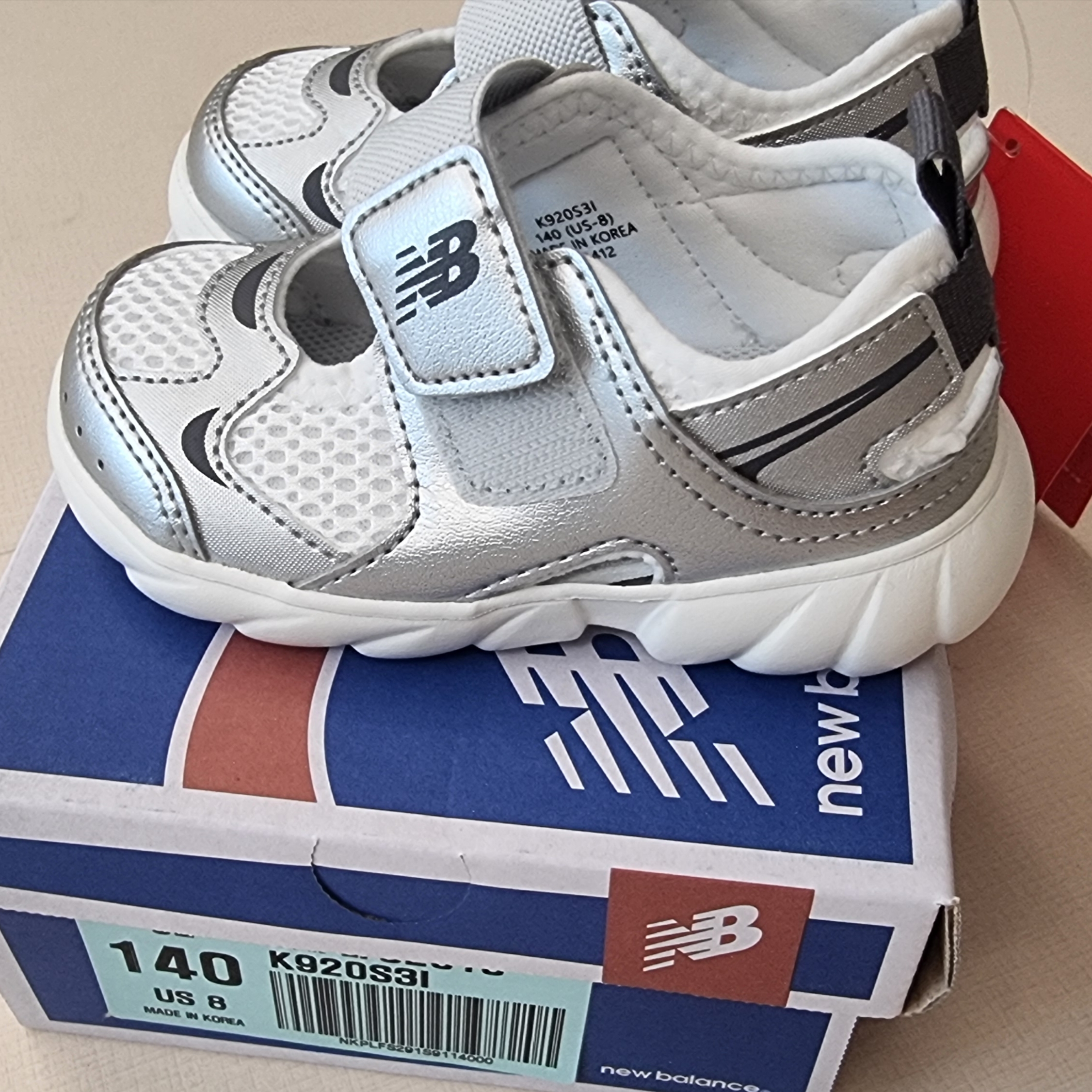 (TD) New Balance Freedle 920 Sandal Silver 착용 스타일 - 5