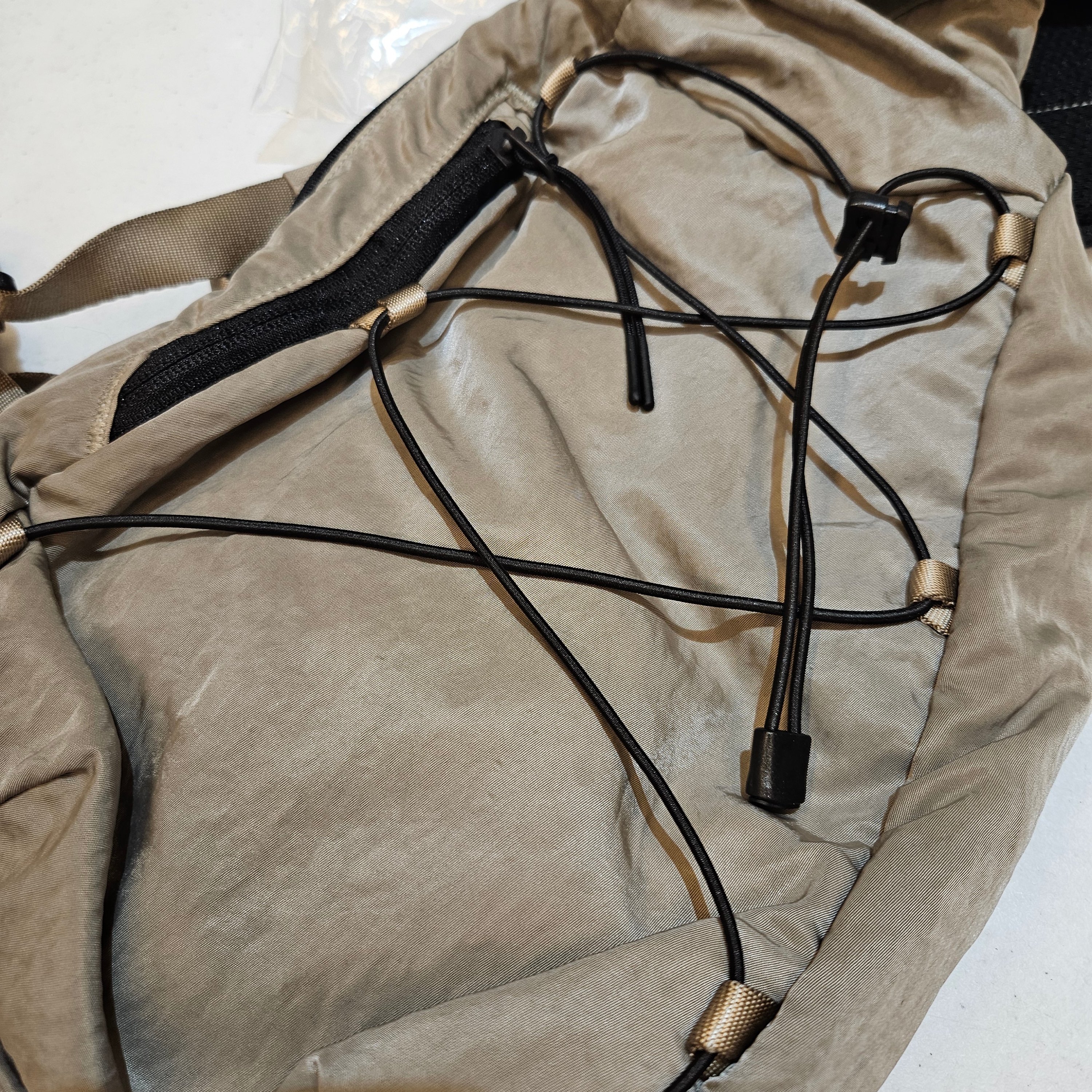 C.P. Company Cross Bag Beige Gray - 25SS, C.P. Company Cross Bag Cross Bag Blue - 25SS 착용 스타일 - 1