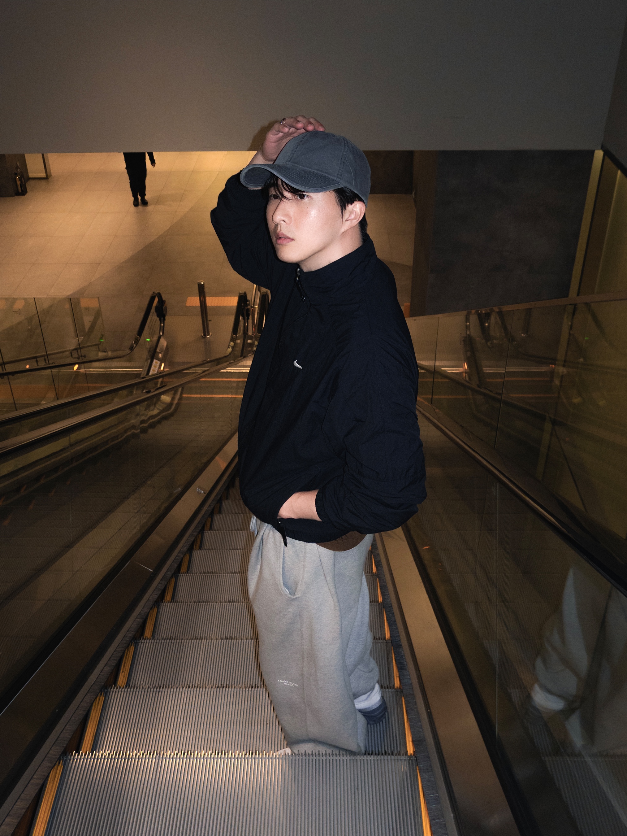 Undermycar Mu.03 Anti Fxxking Logo Play Oversized Sweat Jogger Melange Gray, Nike NRG Solo Swoosh Woven Track Jacket Black - US/EU 착용 스타일 - 1