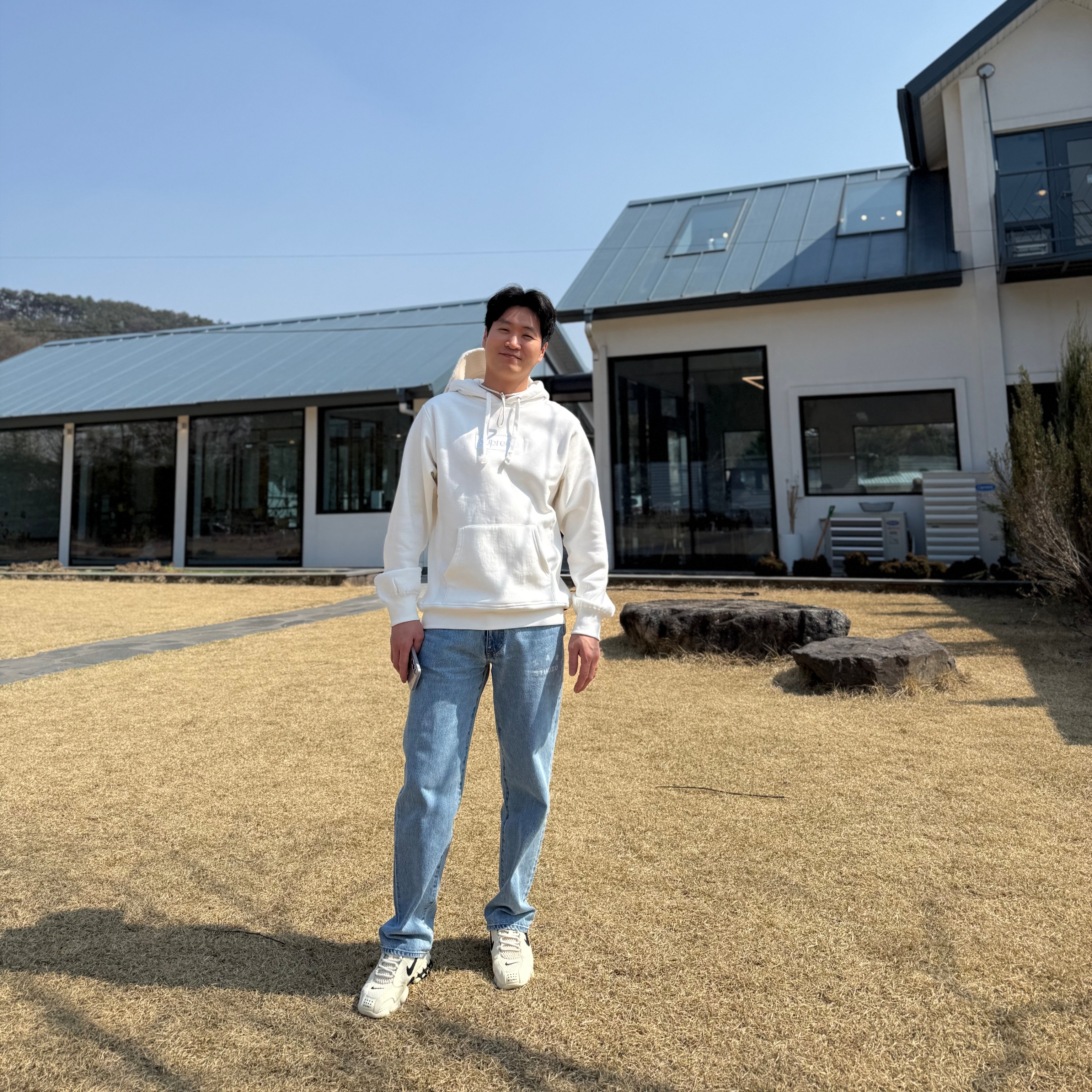 IAB Studio Japanese Washed Denim Pants Blue, Supreme x Hysteric Glamour Mesh L/S Top White - 24FW 착용 스타일 - 3