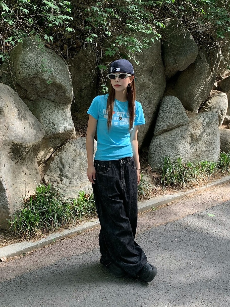 Gentle Monster x Maison Margiela MM004 Grey Black, Crocs Stomp Clog Black 착용 스타일