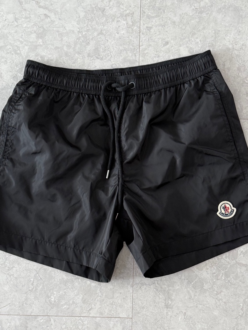 Moncler Logo Patch Swim Shorts Black - 25SS 착용 스타일