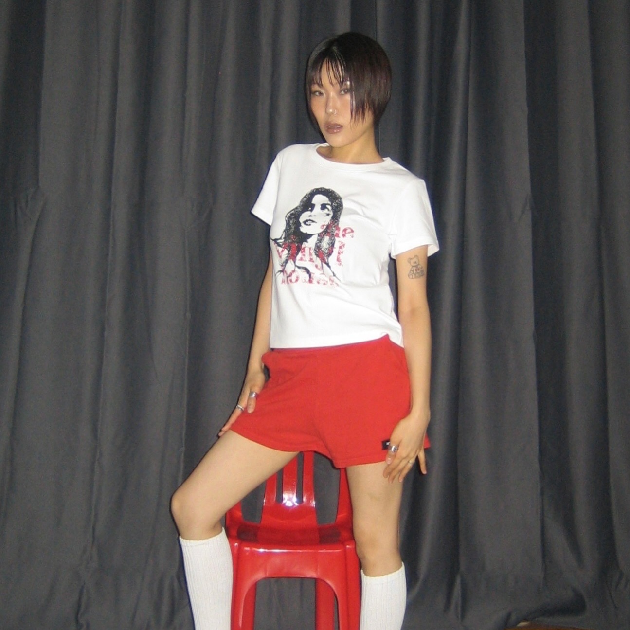 Thevinylhouse Vintage Woman Tee White 착용 스타일