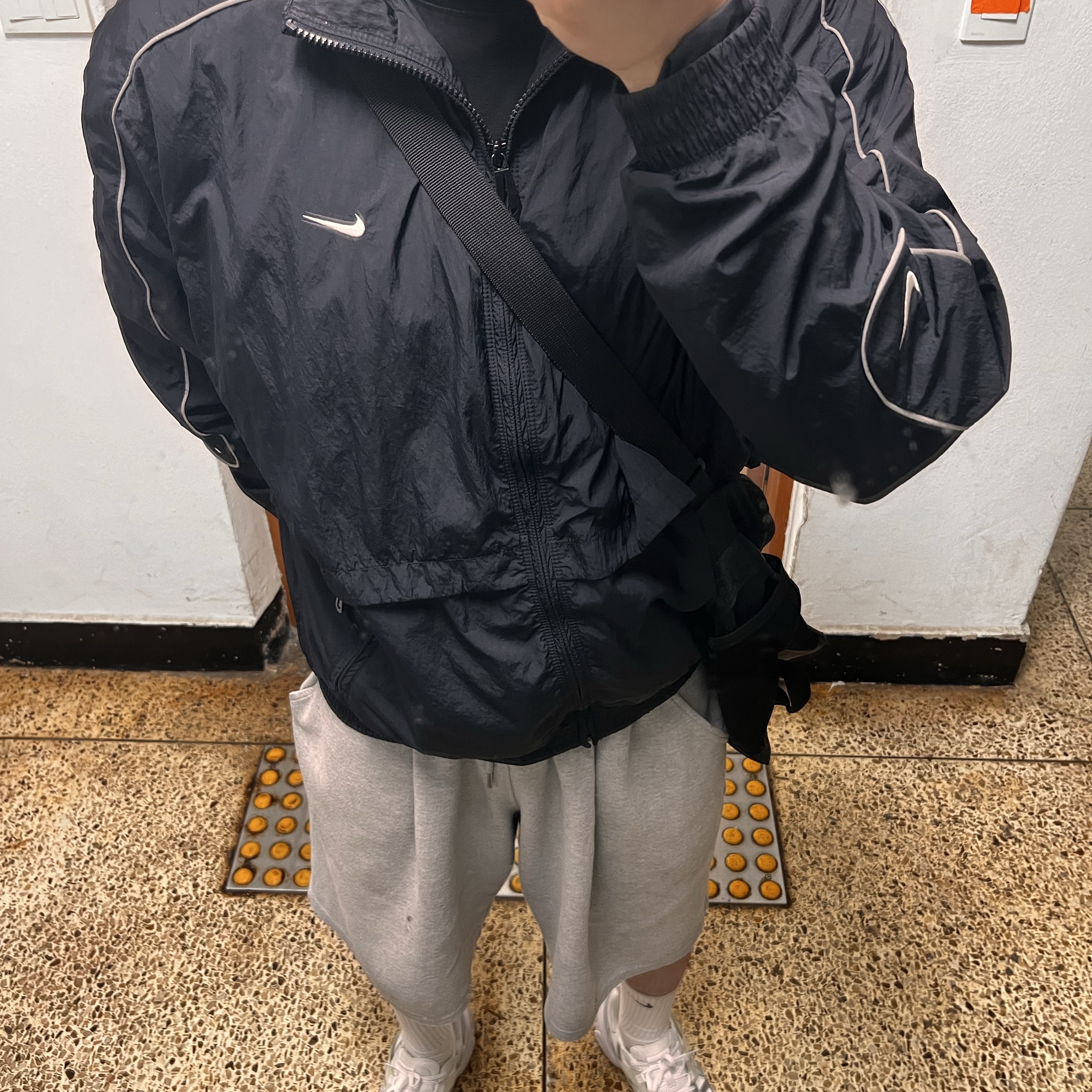 Nike V2K Run Metallic Silver White, Nike NSW Solo Swoosh Woven Track Jacket - US/EU 착용 스타일