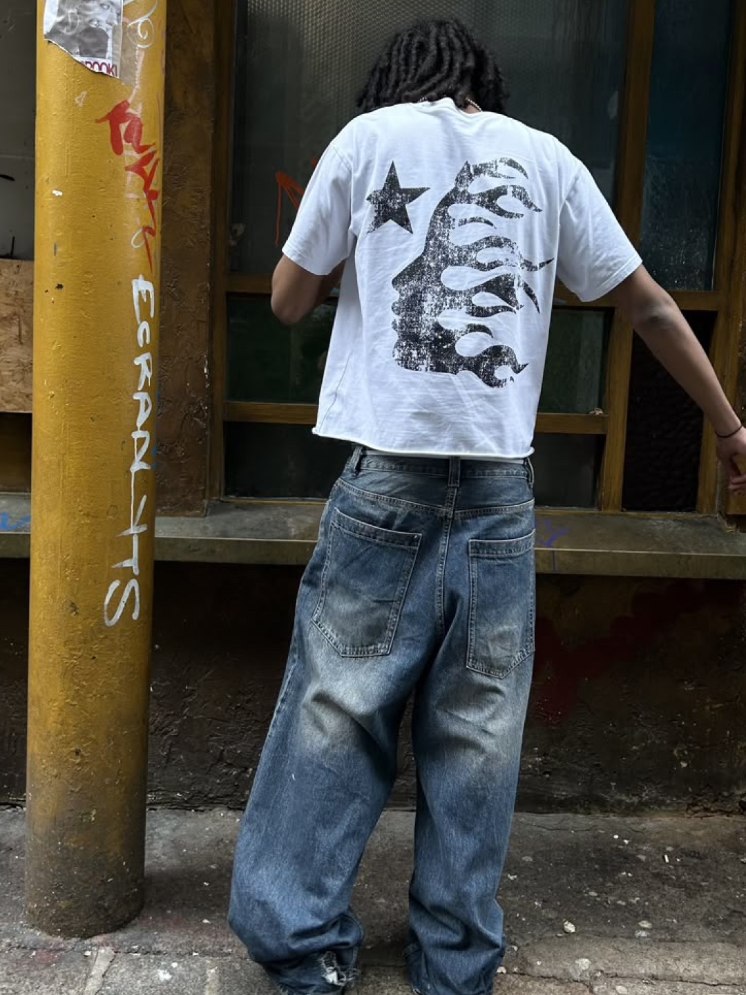 Undermycar Mu.103 Anti Fxxking Logo Play Wide Crop T-Shirts White, IAB Studio Cropped T-Shirt White Navy 착용 스타일 - 4