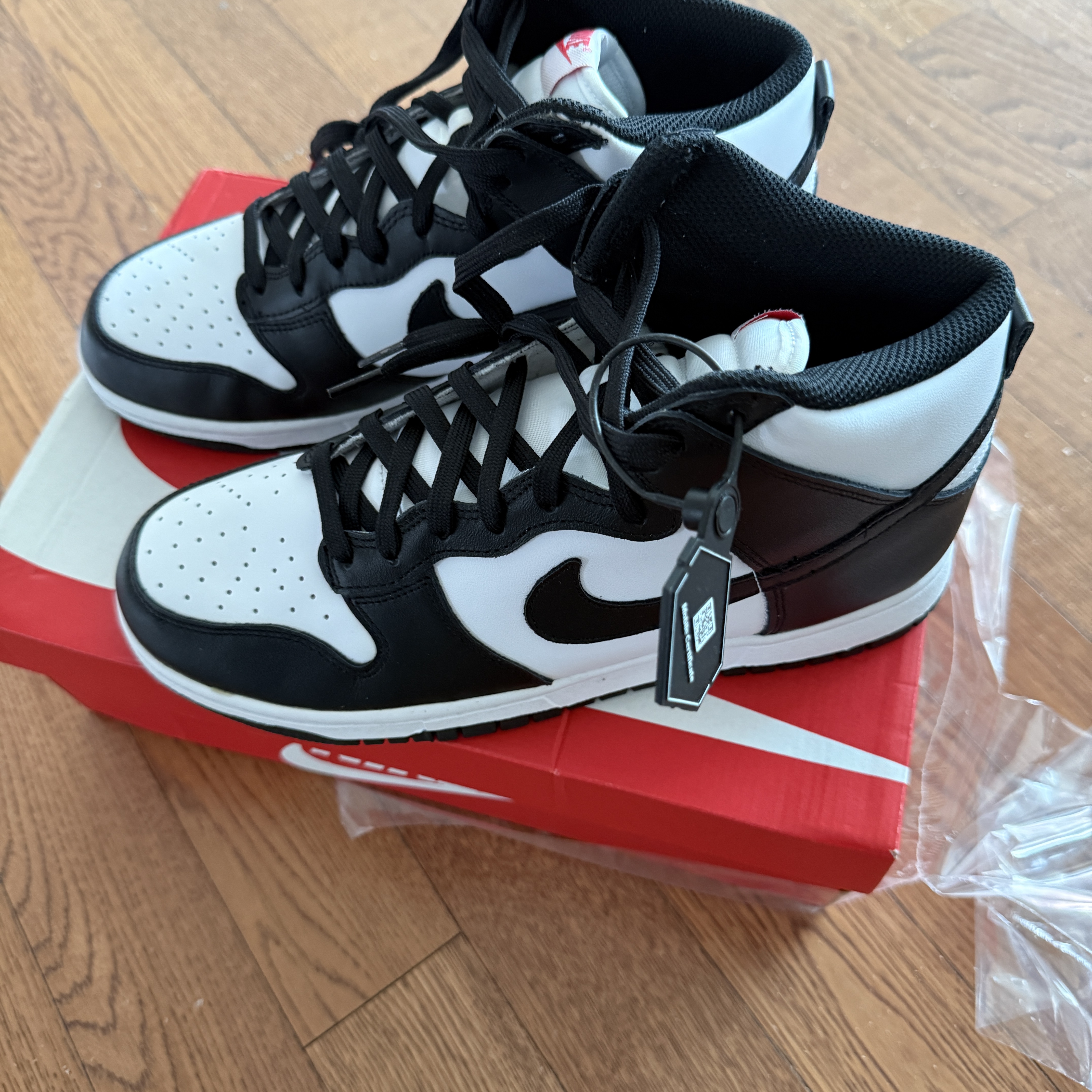 (W) Nike Dunk High Black and White 착용 스타일 - 2