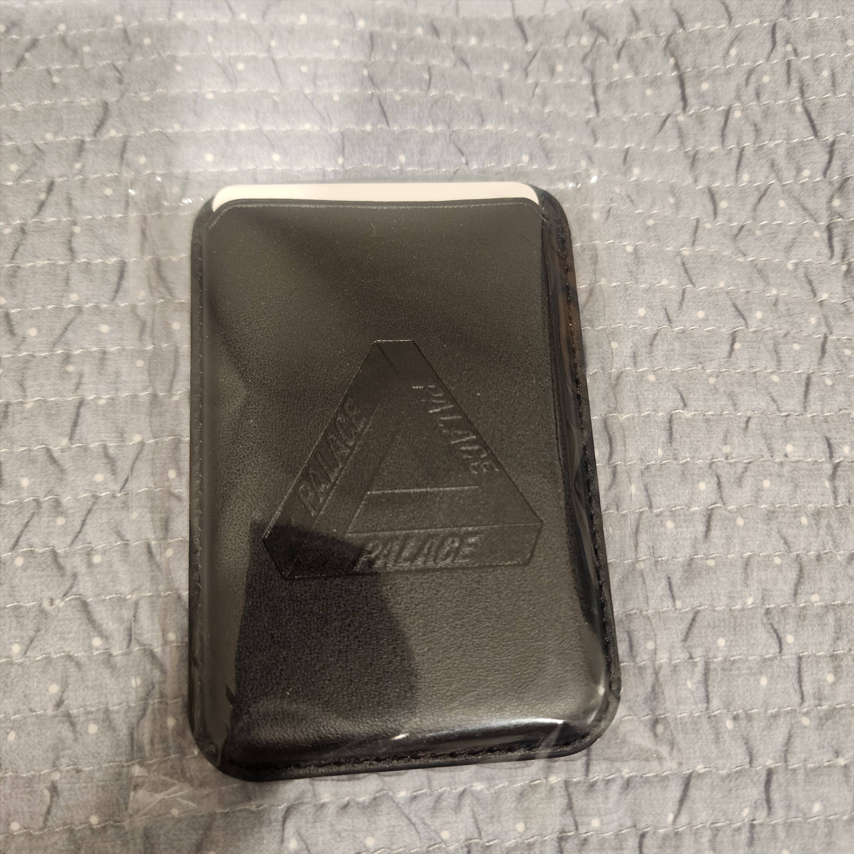 Palace Magsafe Wallet Black - 25SS 착용 스타일