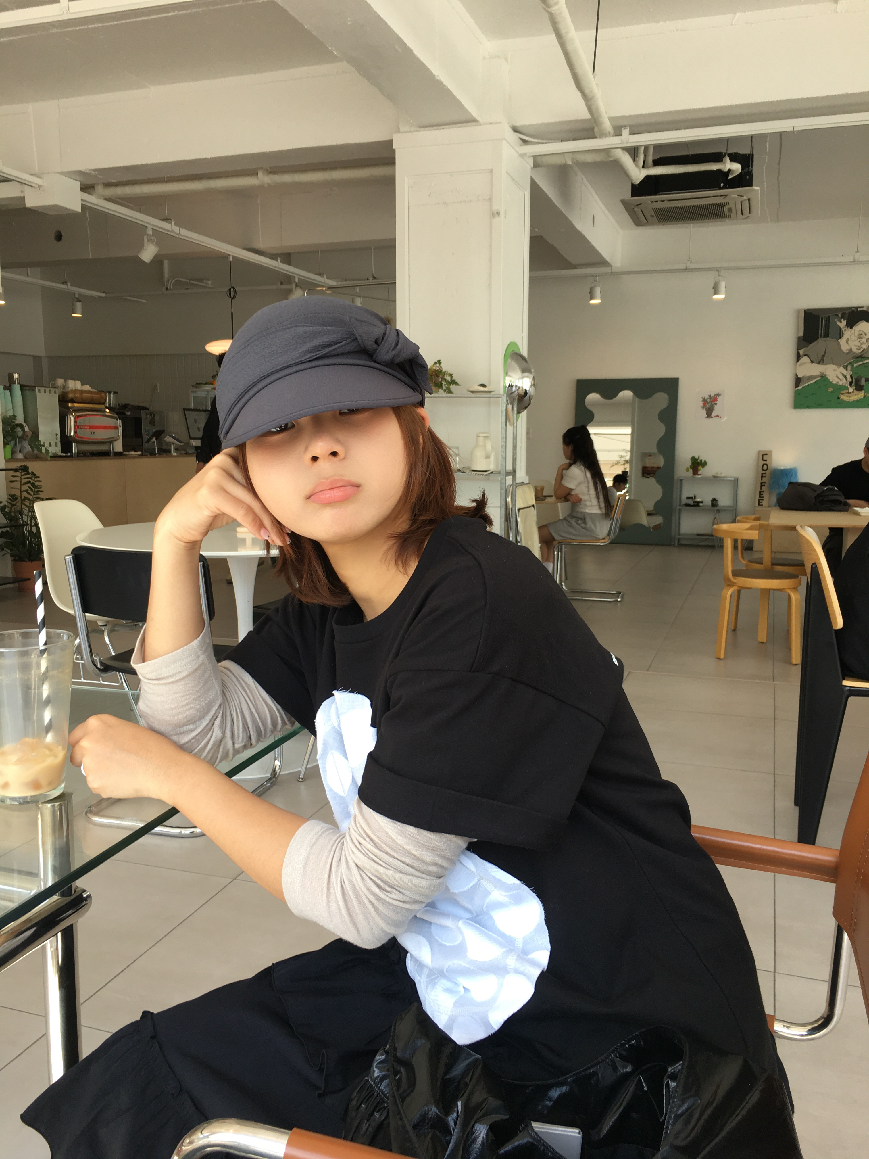 COYSEIO Ribbon Tie Cap Charcoal 착용 스타일