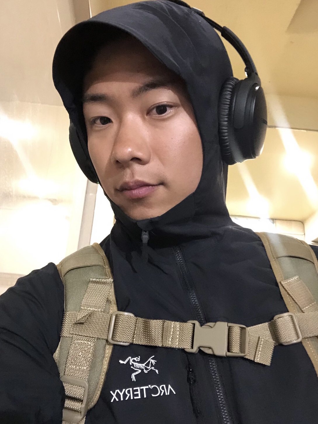Arc'teryx Squamish Hoody Black, BOSE QC35 II Black (Korean Ver.) 착용 스타일
