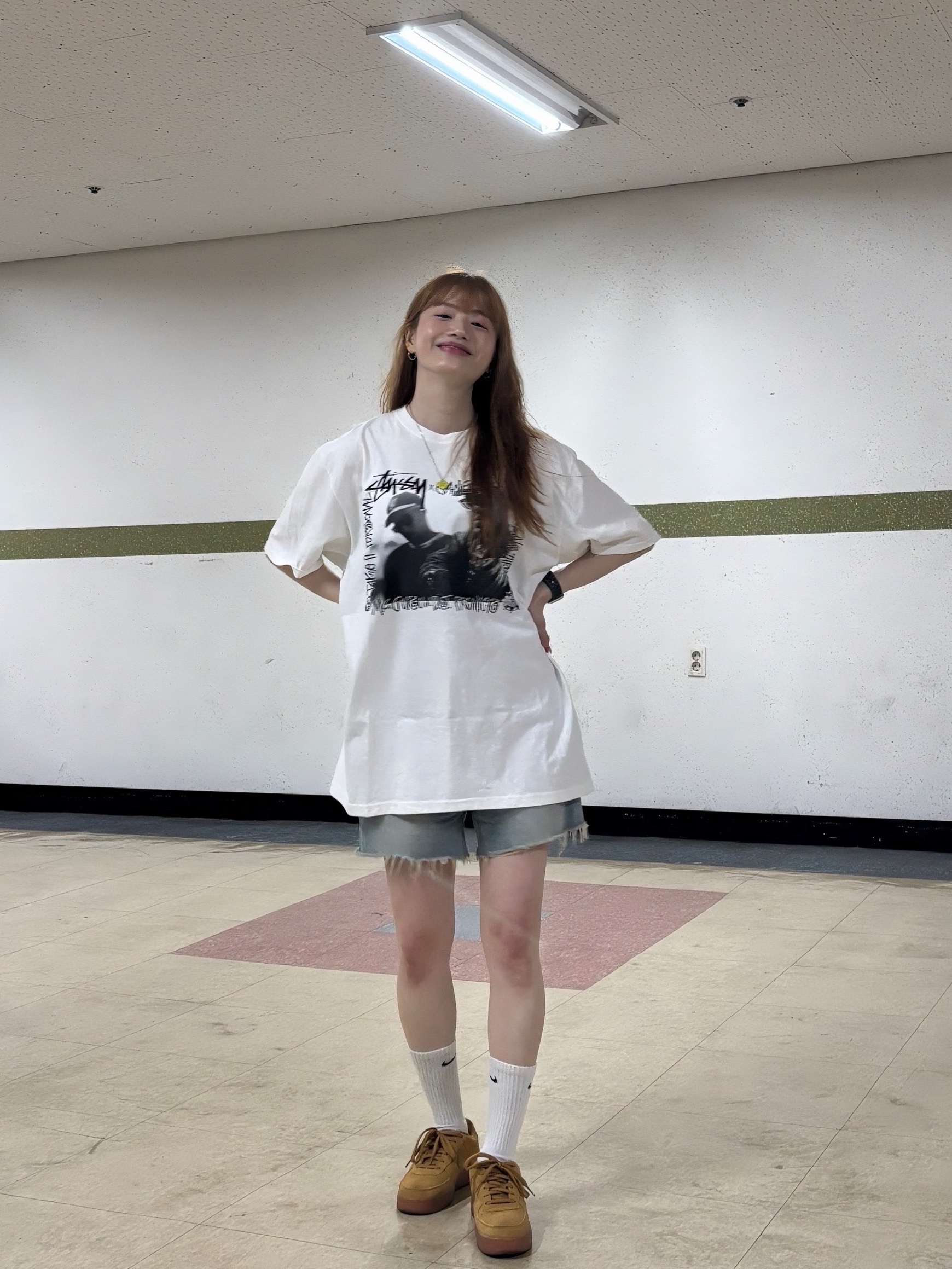 Stussy x Gang Starr Take It Personal T-Shirt White, (GS) Nike Air Force 1 LV8 3 Wheat 착용 스타일 - 1