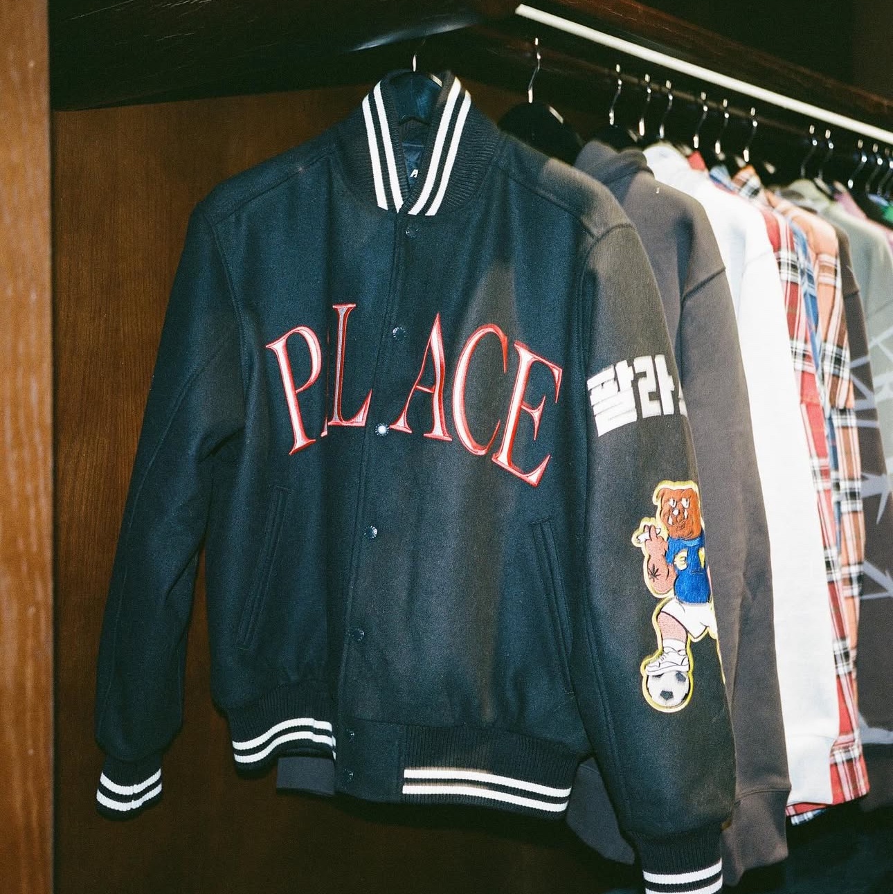 Palace Korea Varsity Jacket Black - 24SS 착용 스타일 - 1