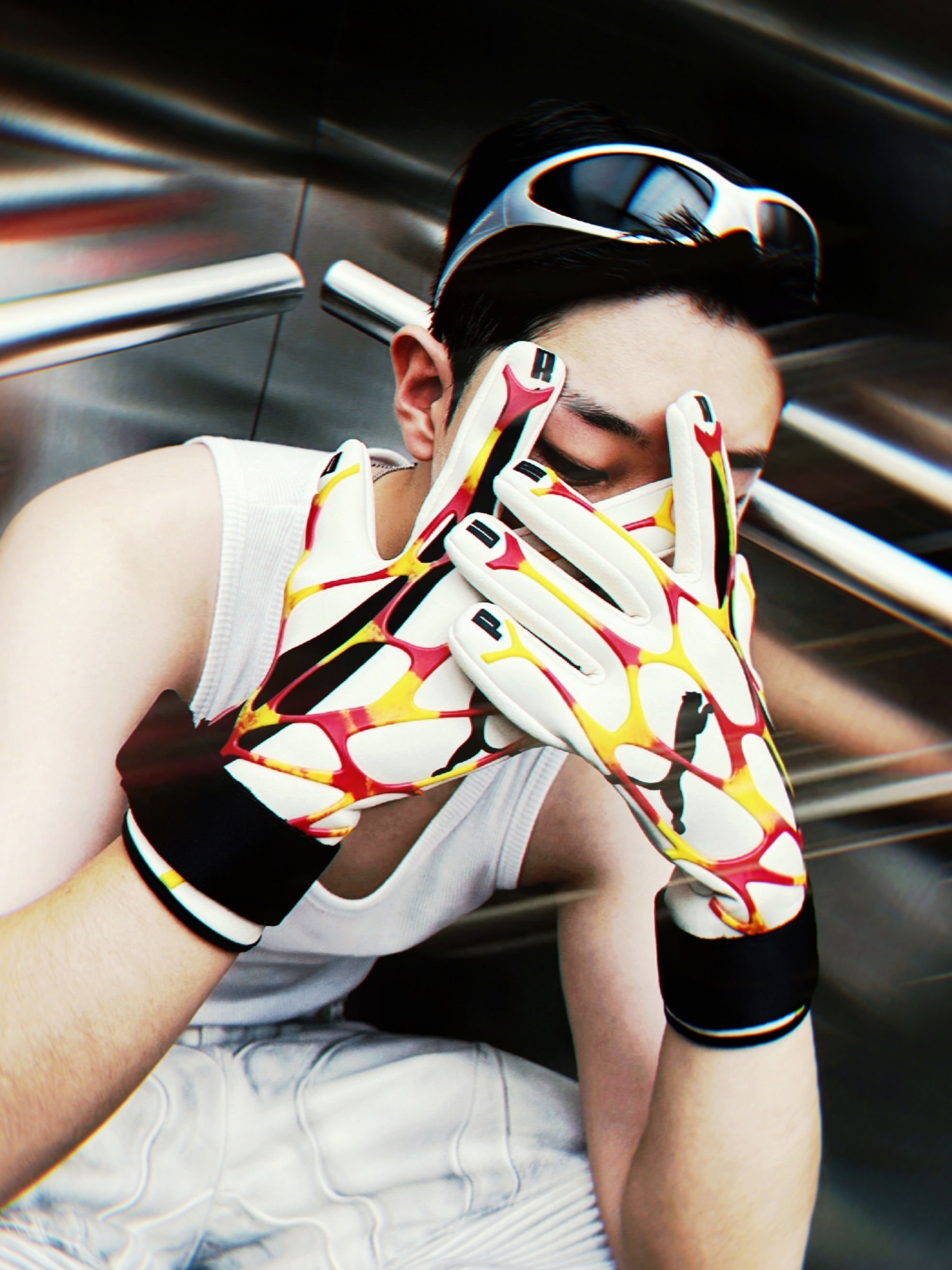 Puma x A$AP Rocky XL Driving Gloves Alpine Snow, Balenciaga Skin Cat Sunglasses Silver 착용 스타일 - 1