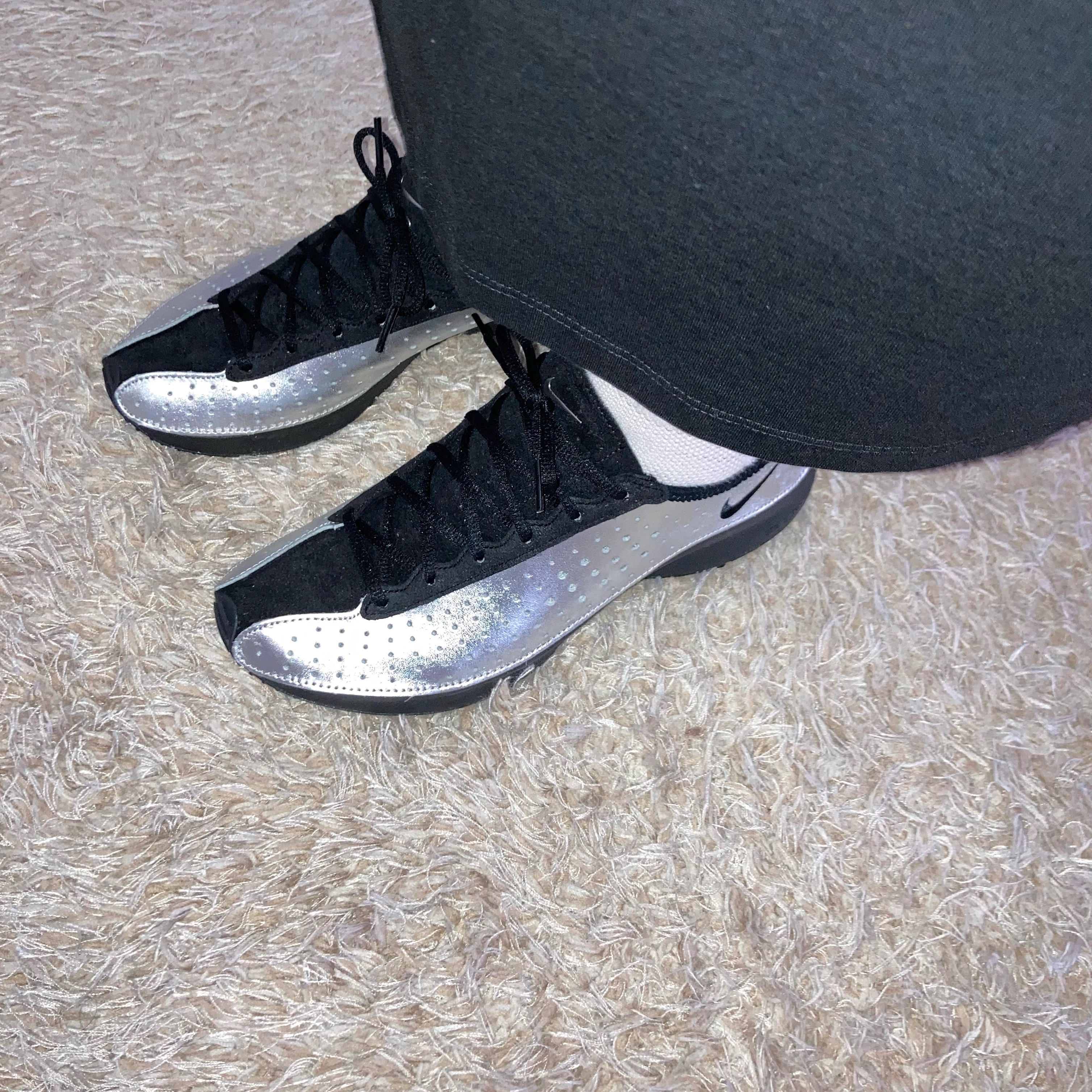 (W) Nike Air Superfly Metallic Silver and Black 착용 스타일