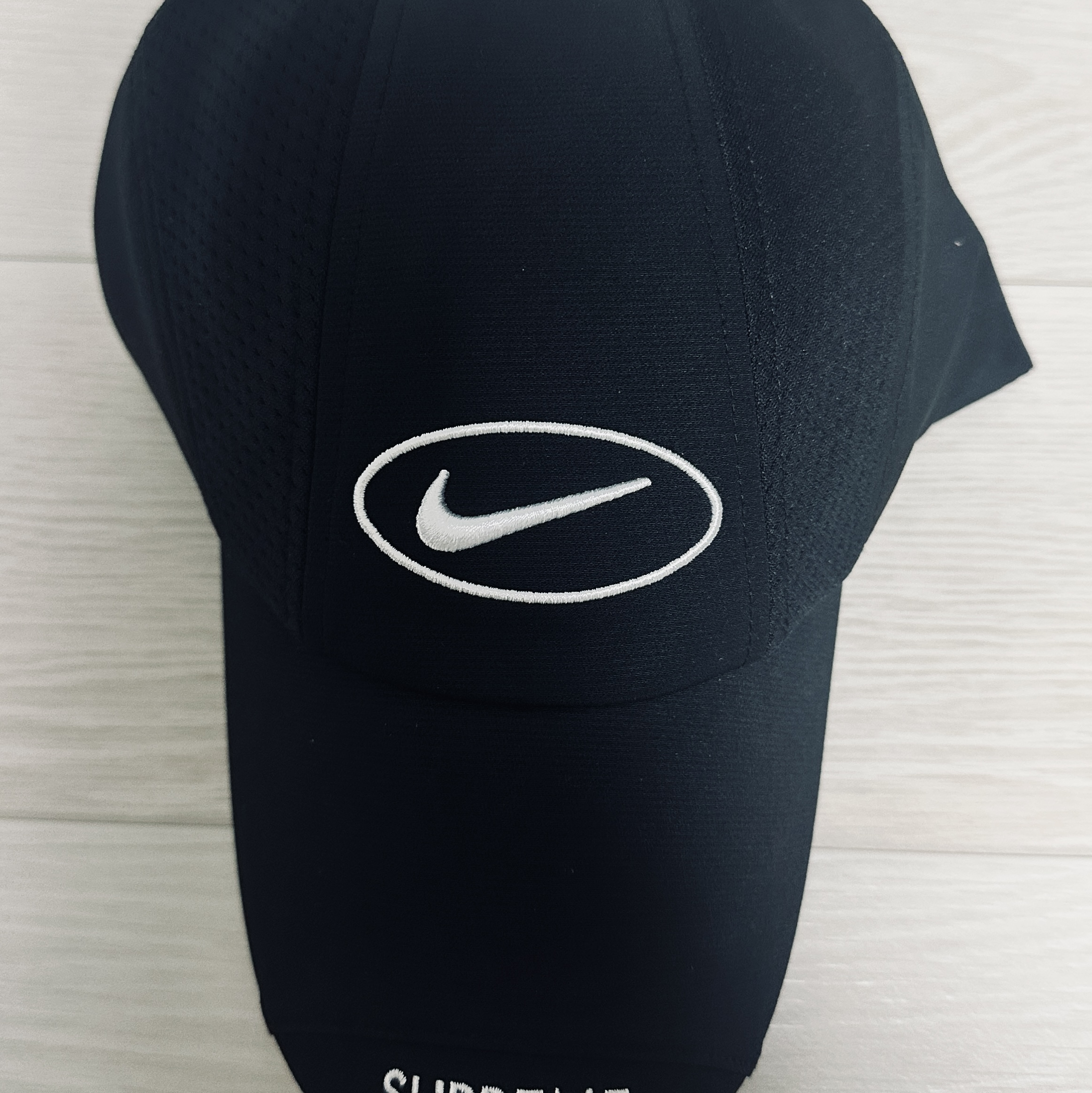 Supreme x Nike Running Hat Black - 25SS 착용 스타일