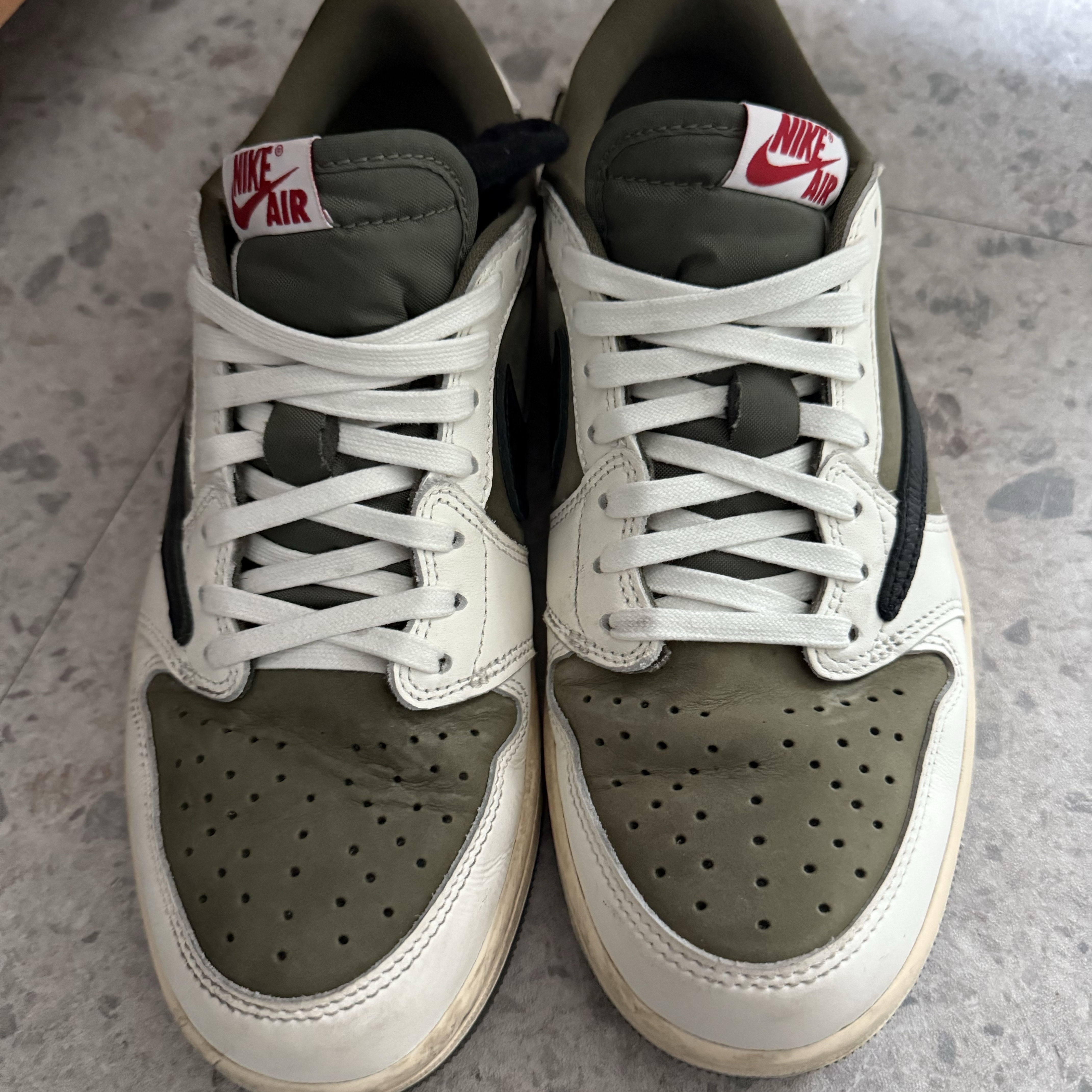 Jordan 1 x Travis Scott Retro Low OG SP Reverse Olive 착용 스타일