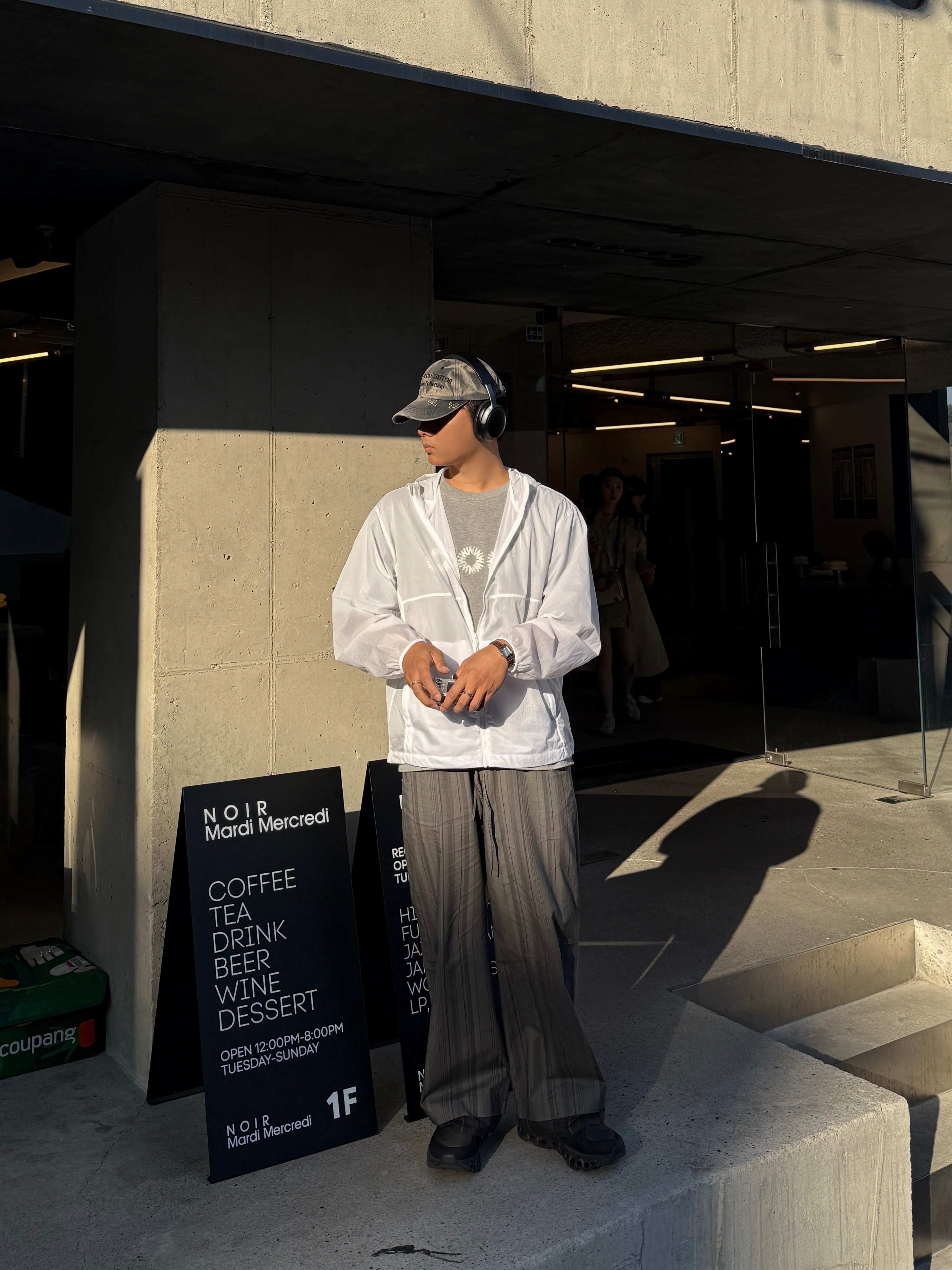 On Running x Post Archive Faction (Paf) Cloudmonster 2 Thorn Brown, BOSE QC Ultra Black (Korean Ver.) 착용 스타일 - 3