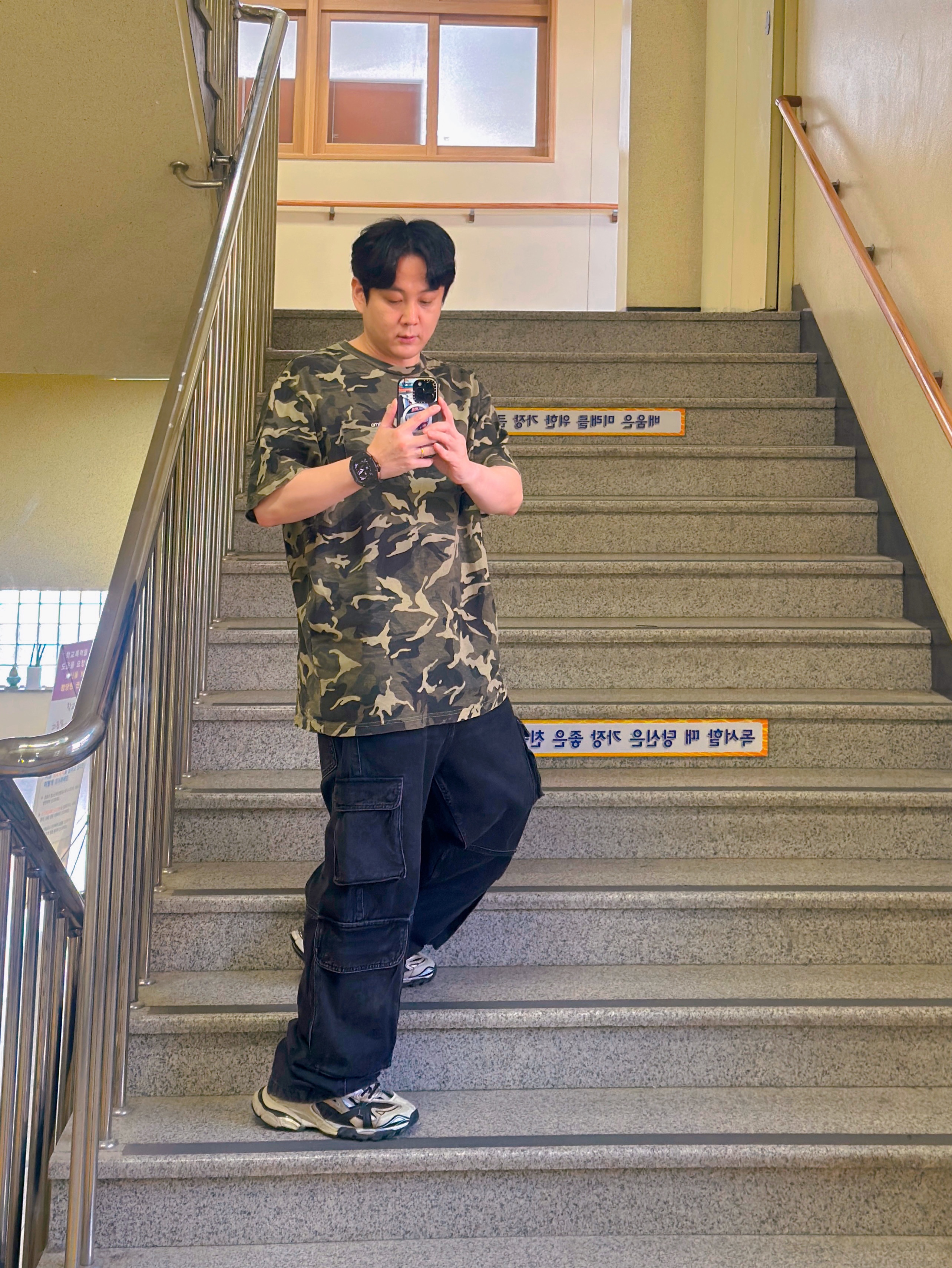 Supreme S/S Pocket T-Shirt Olive Camo - 23SS 착용 스타일 - 2