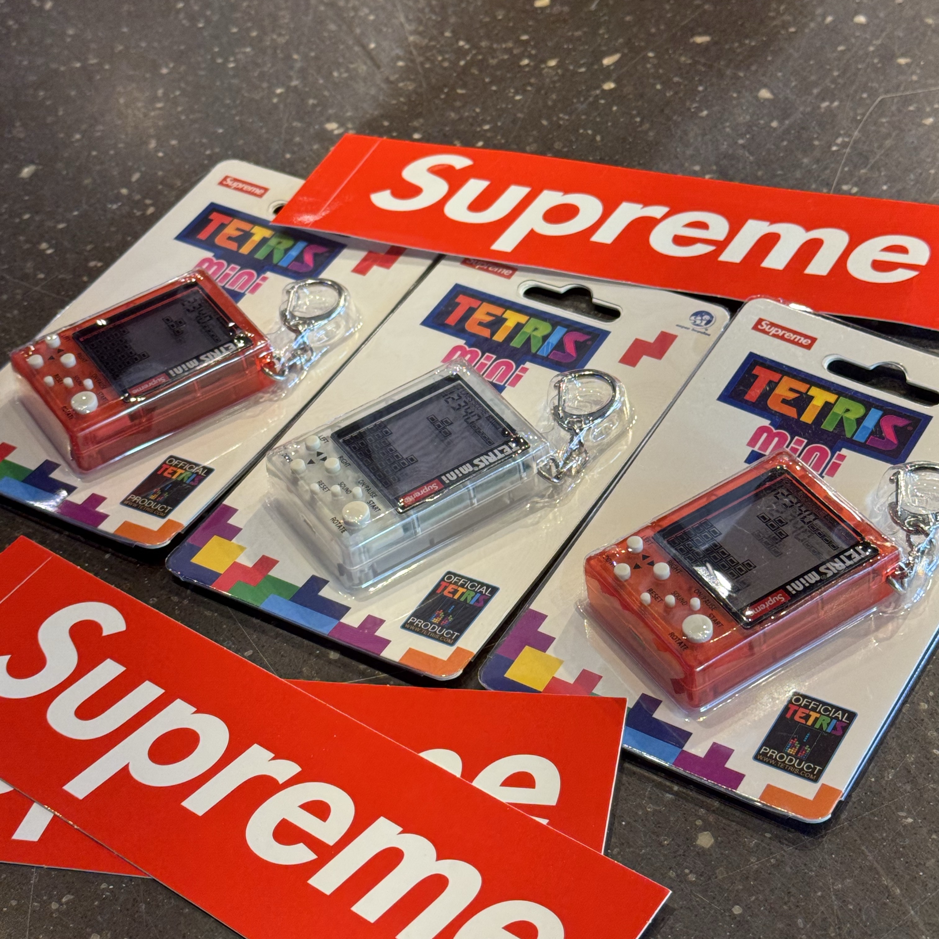 Supreme x Tetris Mini Red - 24SS, Supreme x Tetris Mini Clear - 24SS 착용 스타일