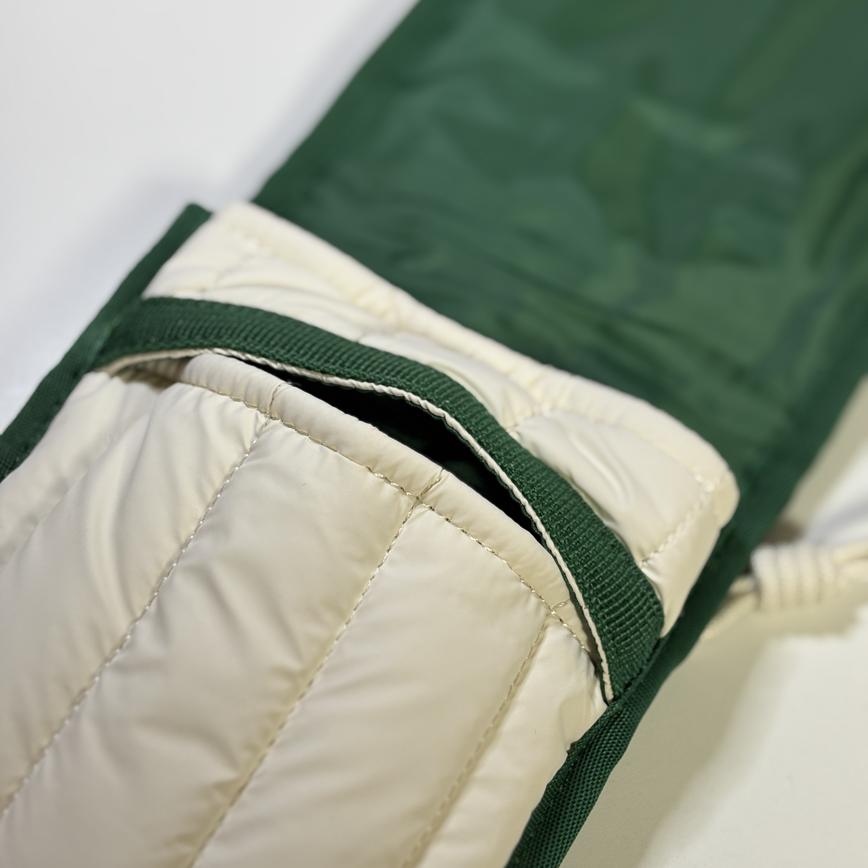 Starbucks x Hunter Rainy Phone Pouch Bag Cream 착용 스타일 - 3