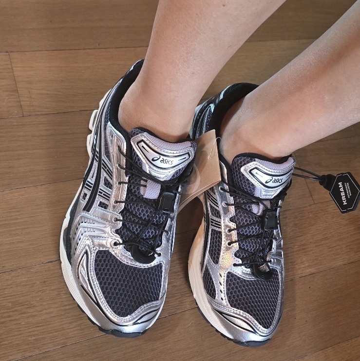 Asics Unlimited Gel-Kayano 14 Carrier Grey Black 착용 스타일