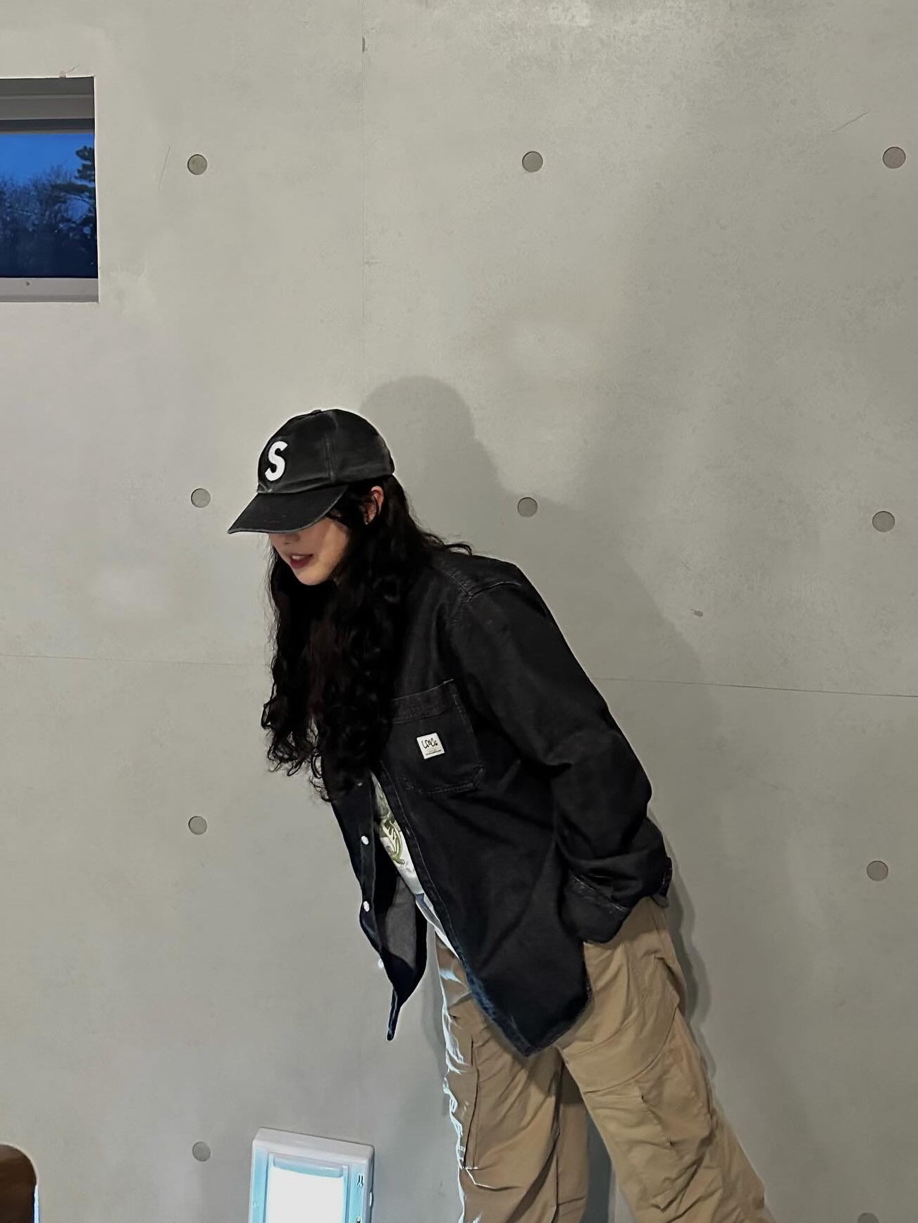 Supreme Pigment Canvas S Logo 6-Panel Black - 23SS, (W) On Running Cloud 5 All Black 착용 스타일 - 5