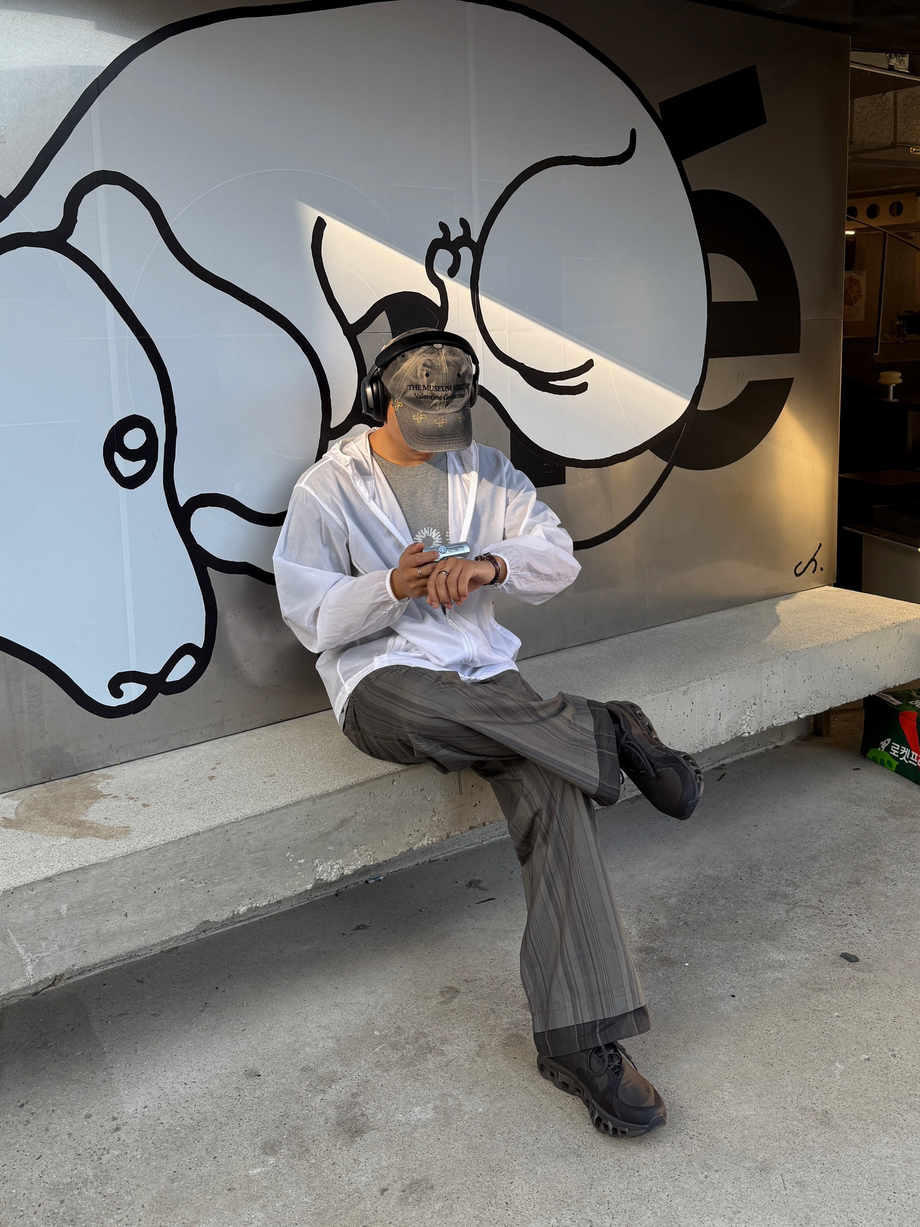 On Running x Post Archive Faction (Paf) Cloudmonster 2 Thorn Brown, BOSE QC Ultra Black (Korean Ver.) 착용 스타일 - 2