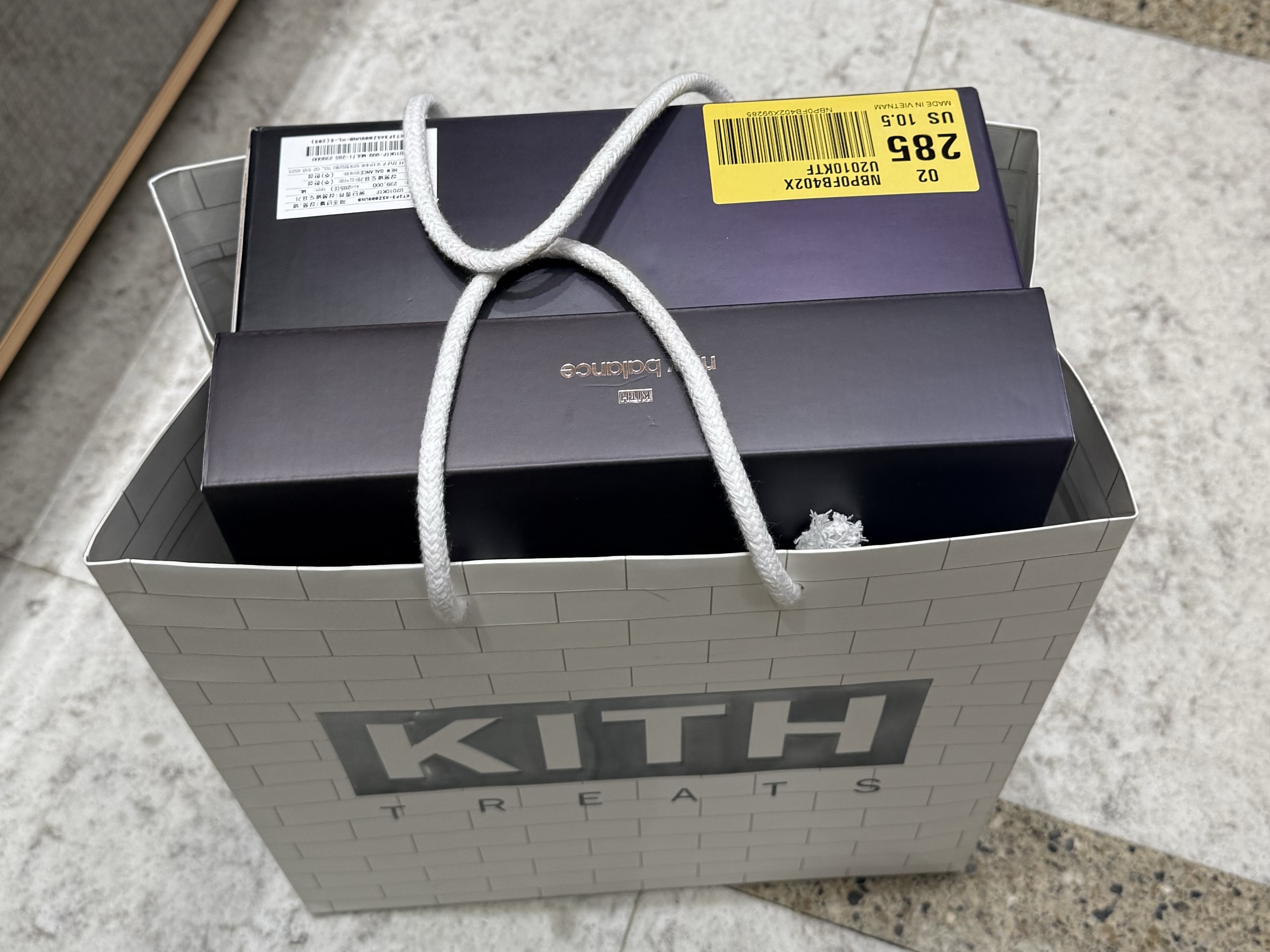 New Balance x Ronnie Fieg 2010 Abzorb Black Yellow, Human Made HM Logo Socks Black 착용 스타일 - 8