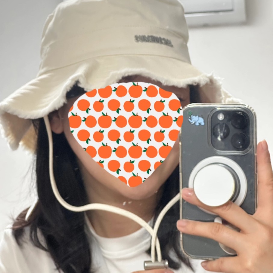 Jacquemus Le Bob Artichaut Bucket Hat Off White 착용 스타일 - 2