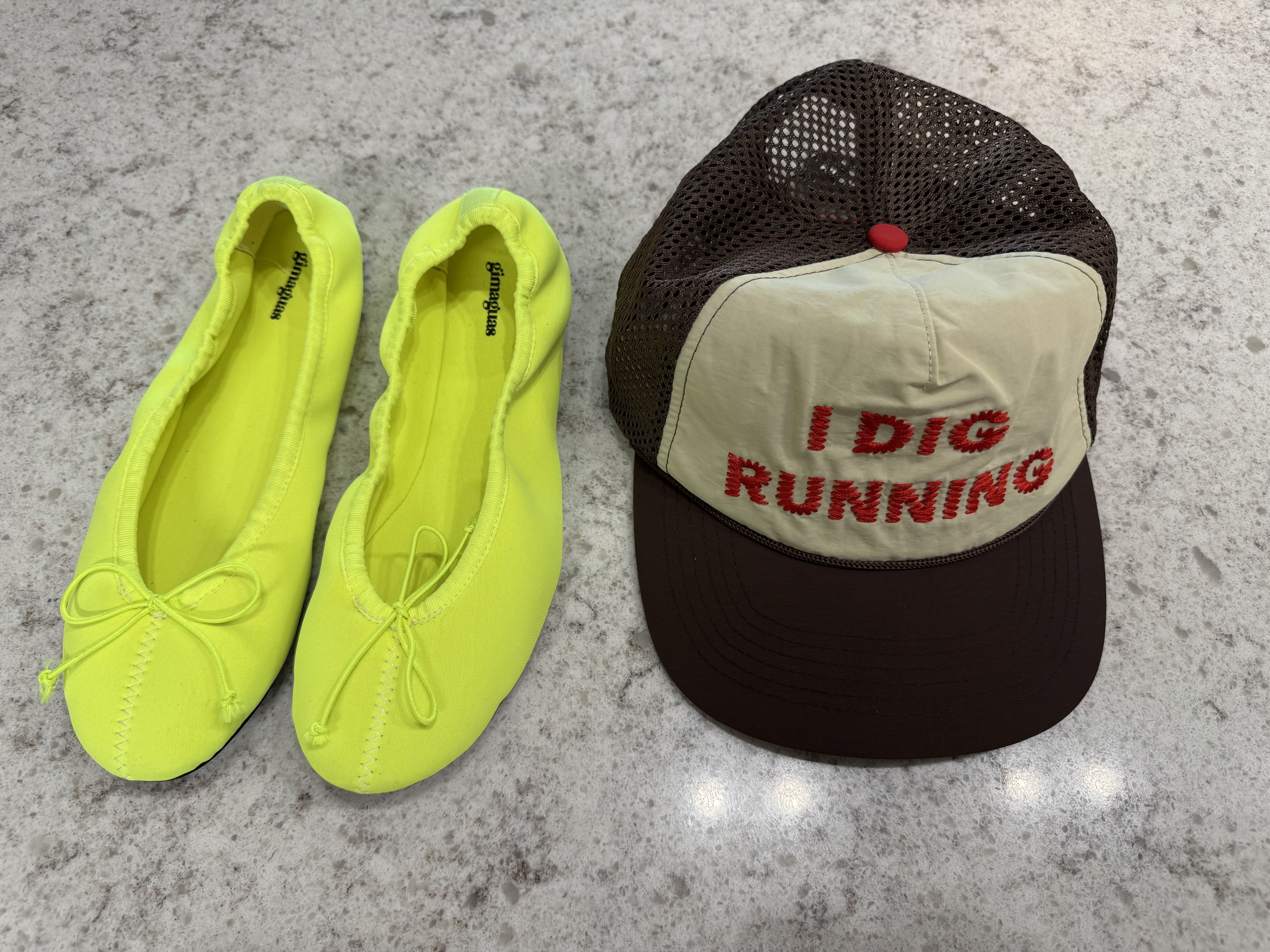 Alex Zono I Dig Running Trucker Hat OG Brown 착용 스타일 - 2