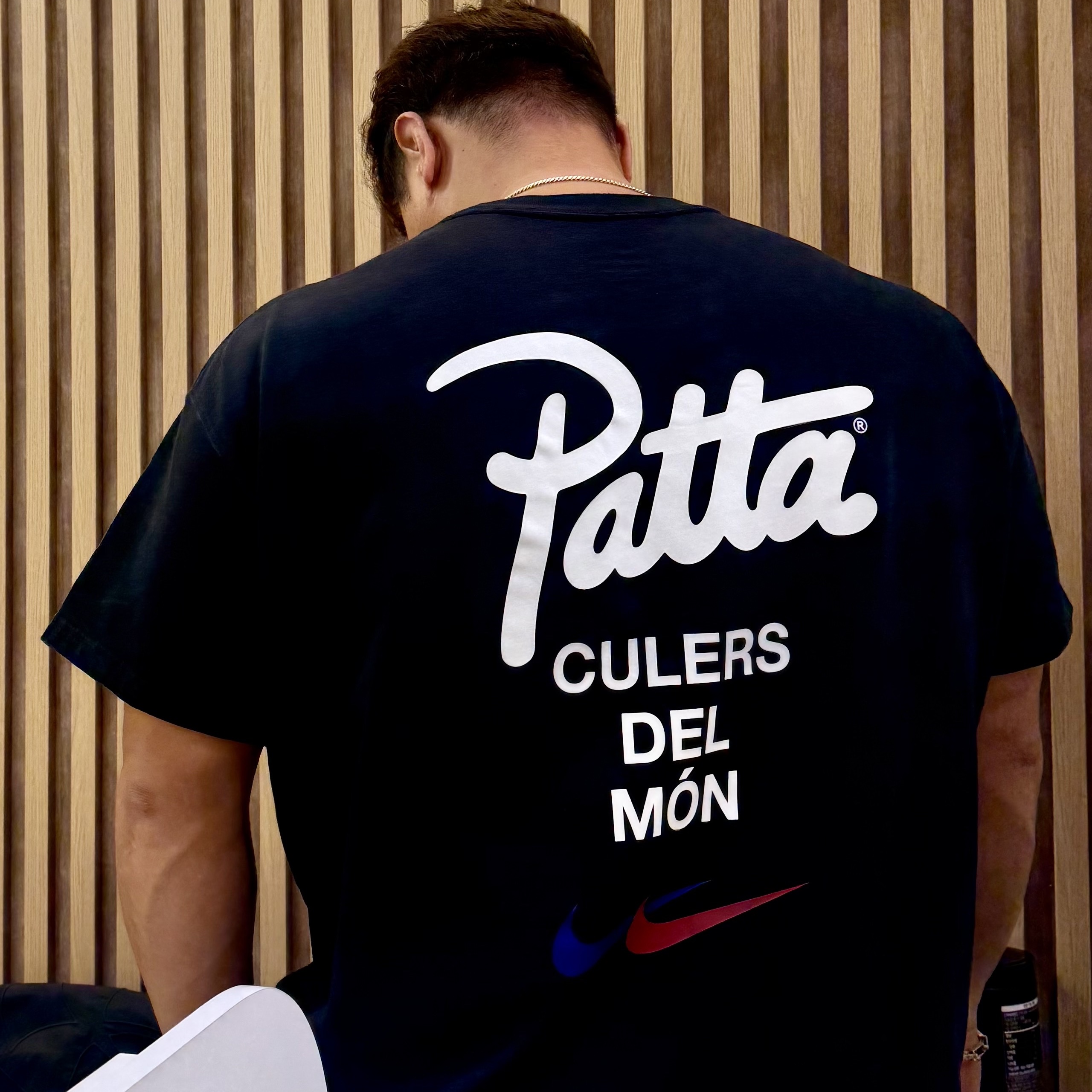 Nike x Patta x FC Barcelona Max90 T-Shirt Culers del Món (FJ4208-010) 착용 스타일